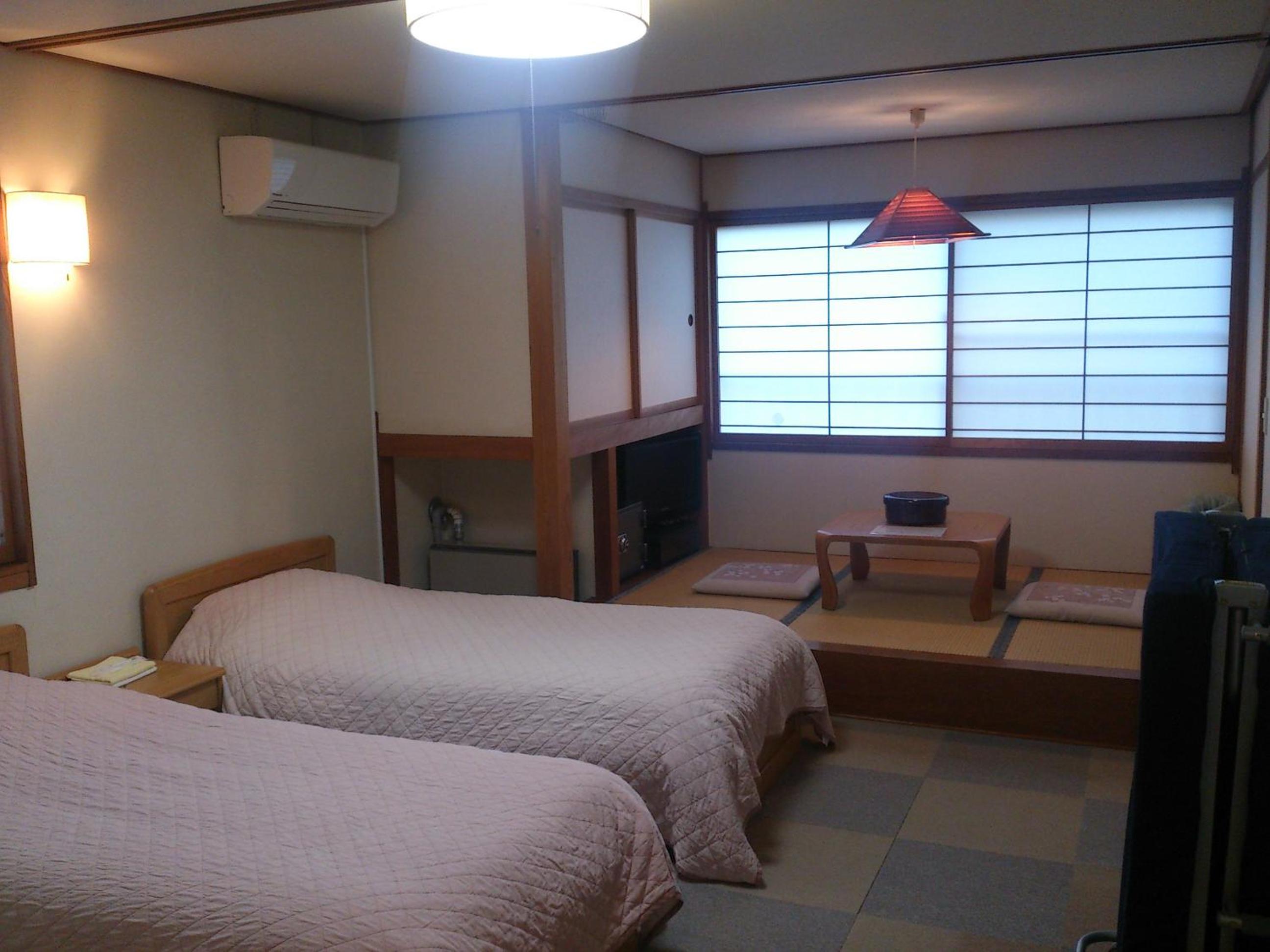 Twin Room with Private Bathroom photo 3