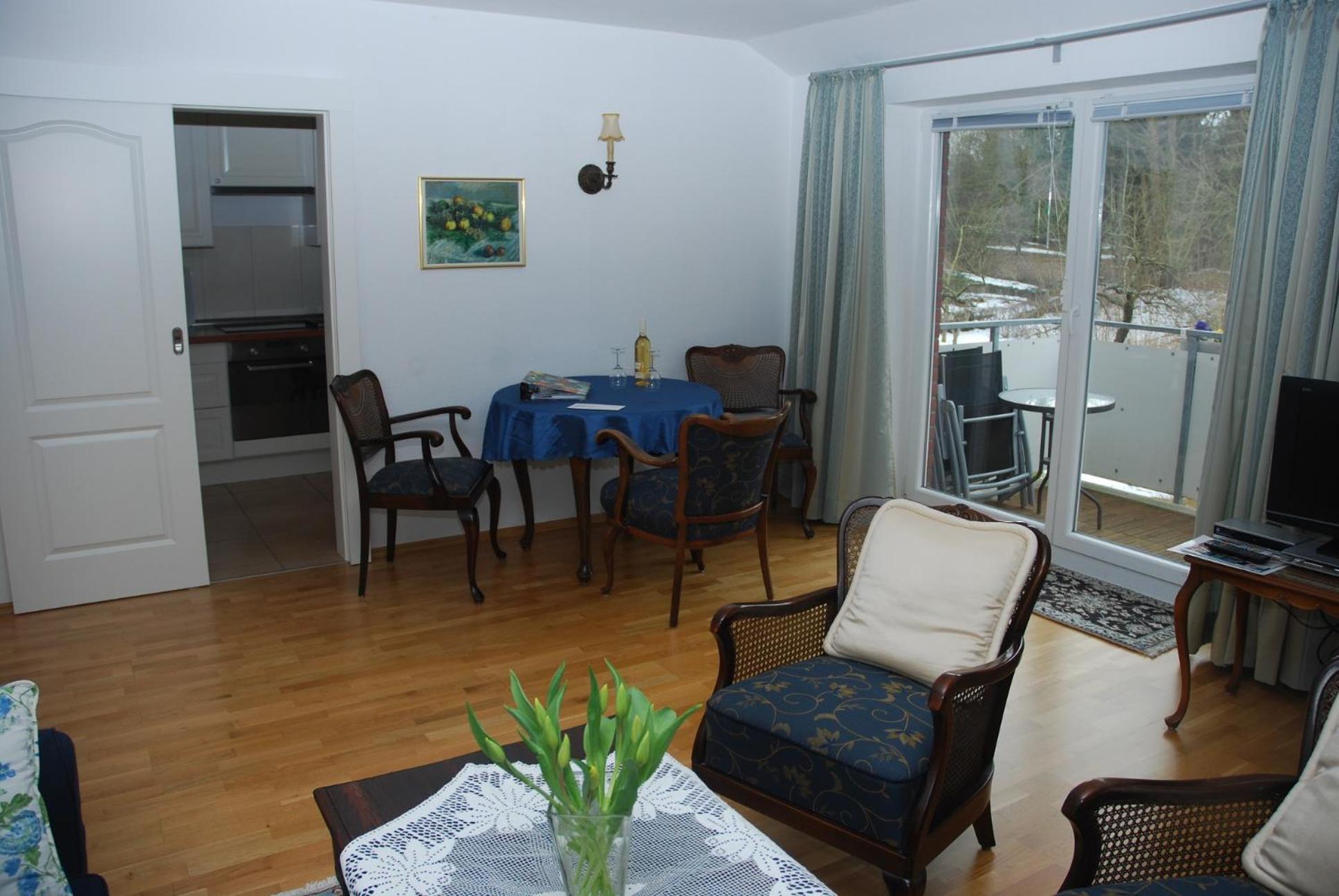 Apartment with Balcony photo 3