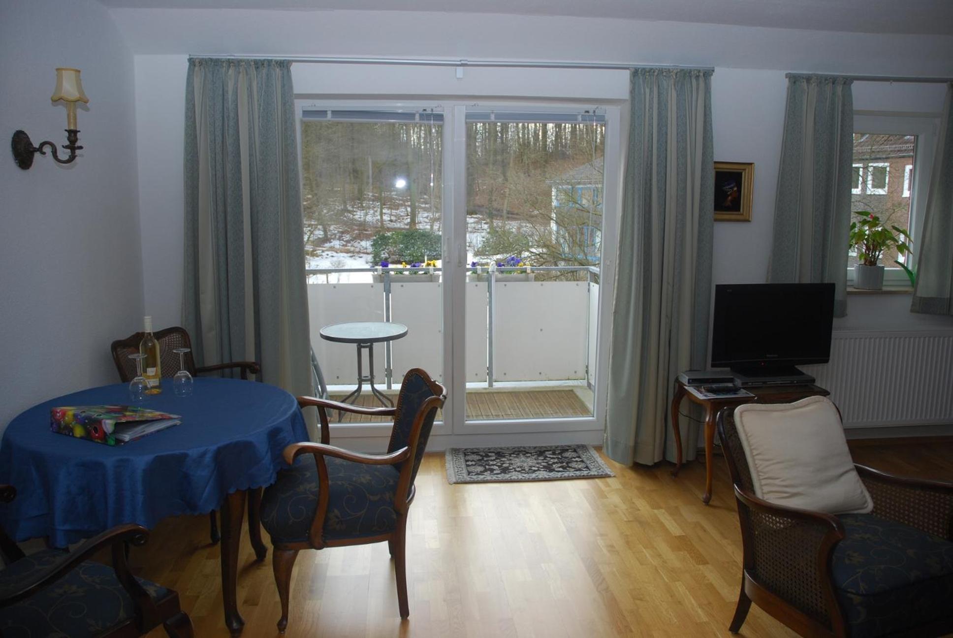 Apartment with Balcony photo 3