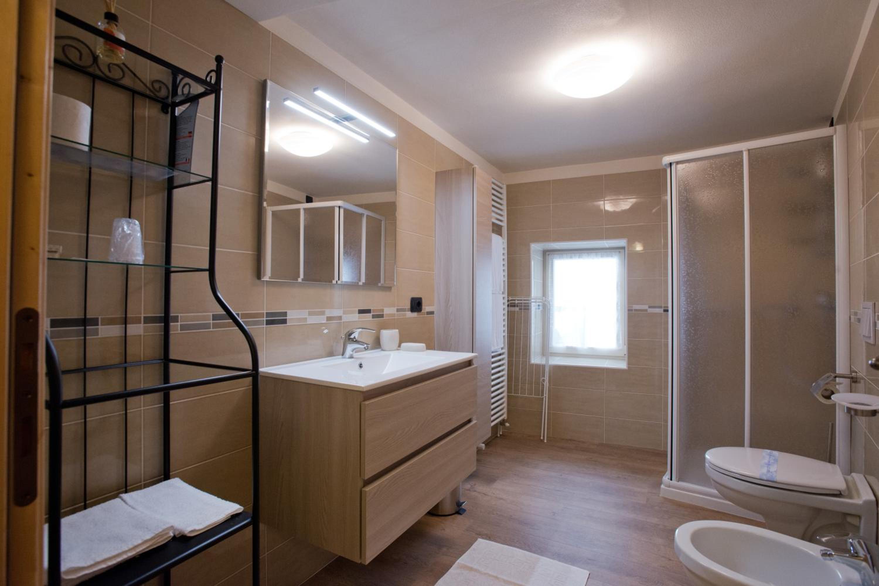 One-Bedroom Apartment - Annex - Photo 4