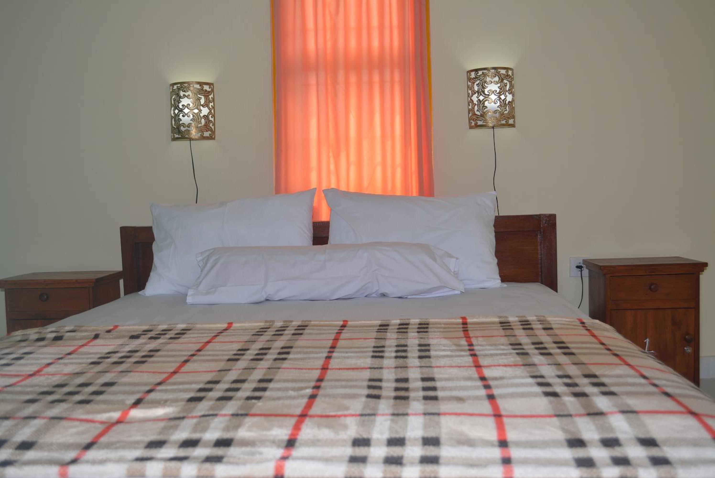 Budget Double Room - Photo 3