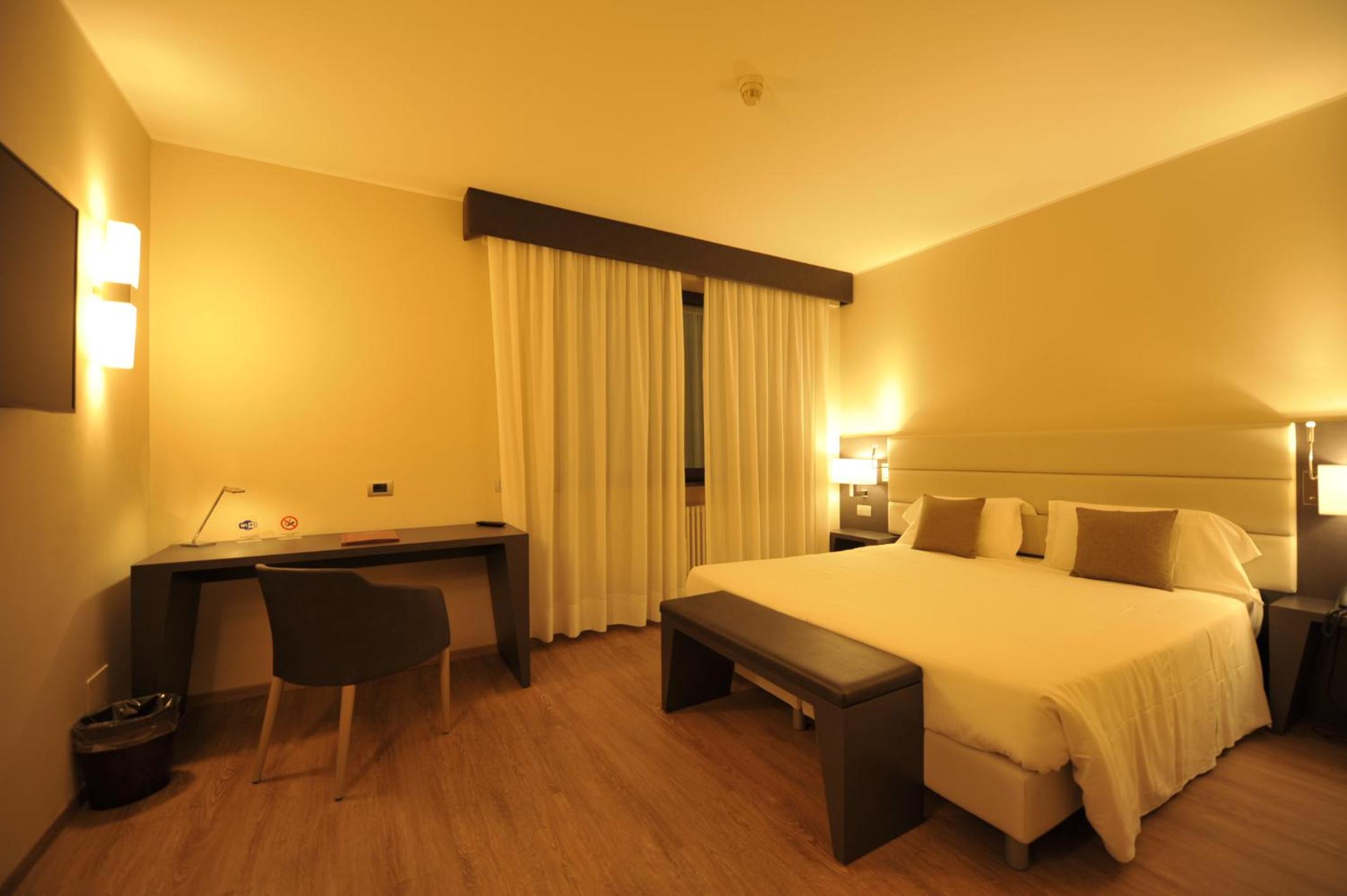Double or Twin Room - Photo 10