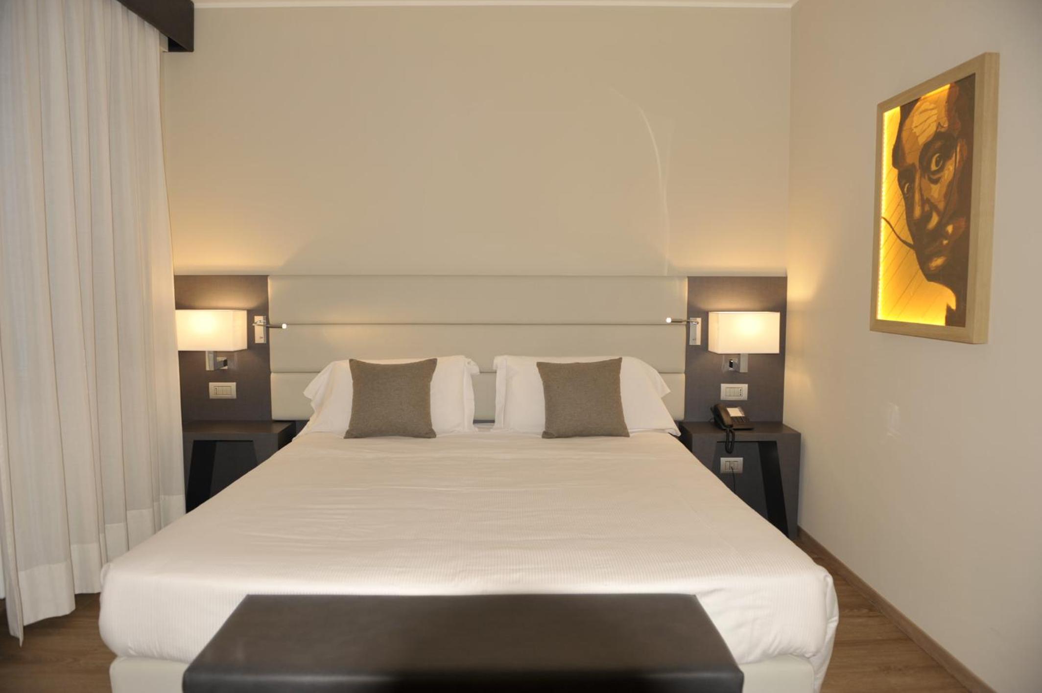 Double or Twin Room - Photo 7