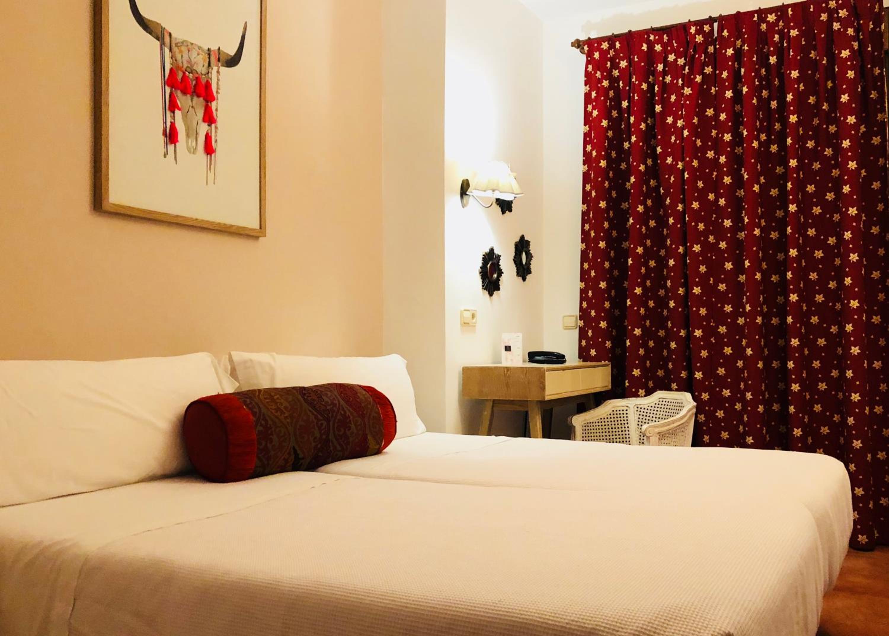 Twin Room - Photo 2