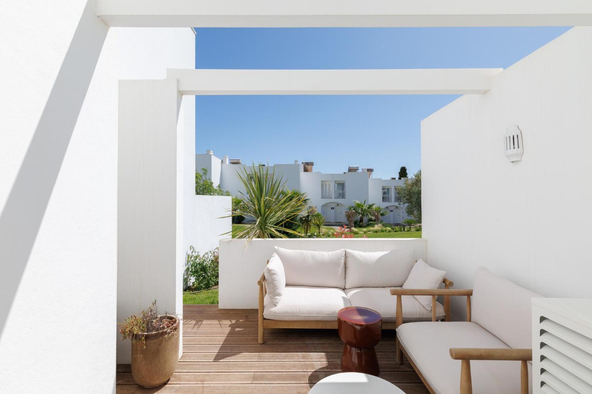 One-Bedroom Suite with Sea View and Terrace photo 3
