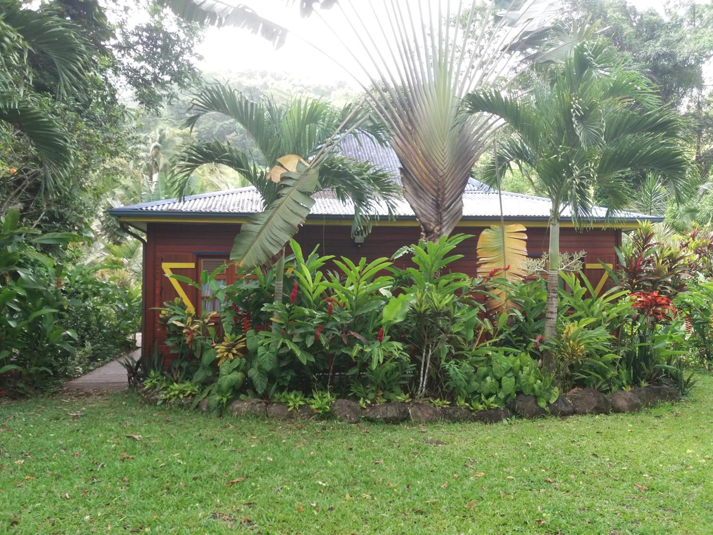 Bungalow with Garden View - Photo 9
