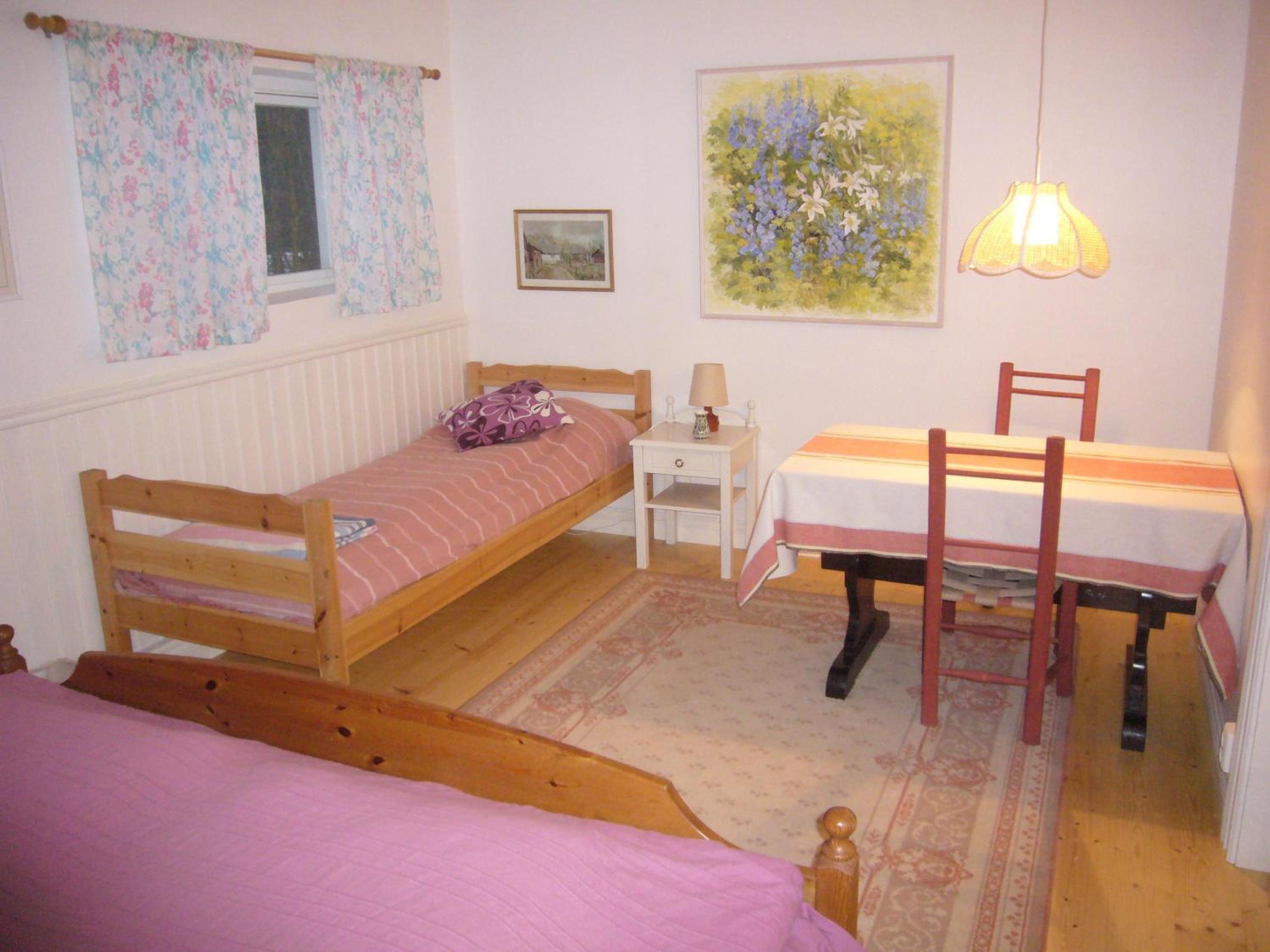 Family Room With Shared Bathroom (2 Adults + 1 Child) photo 2