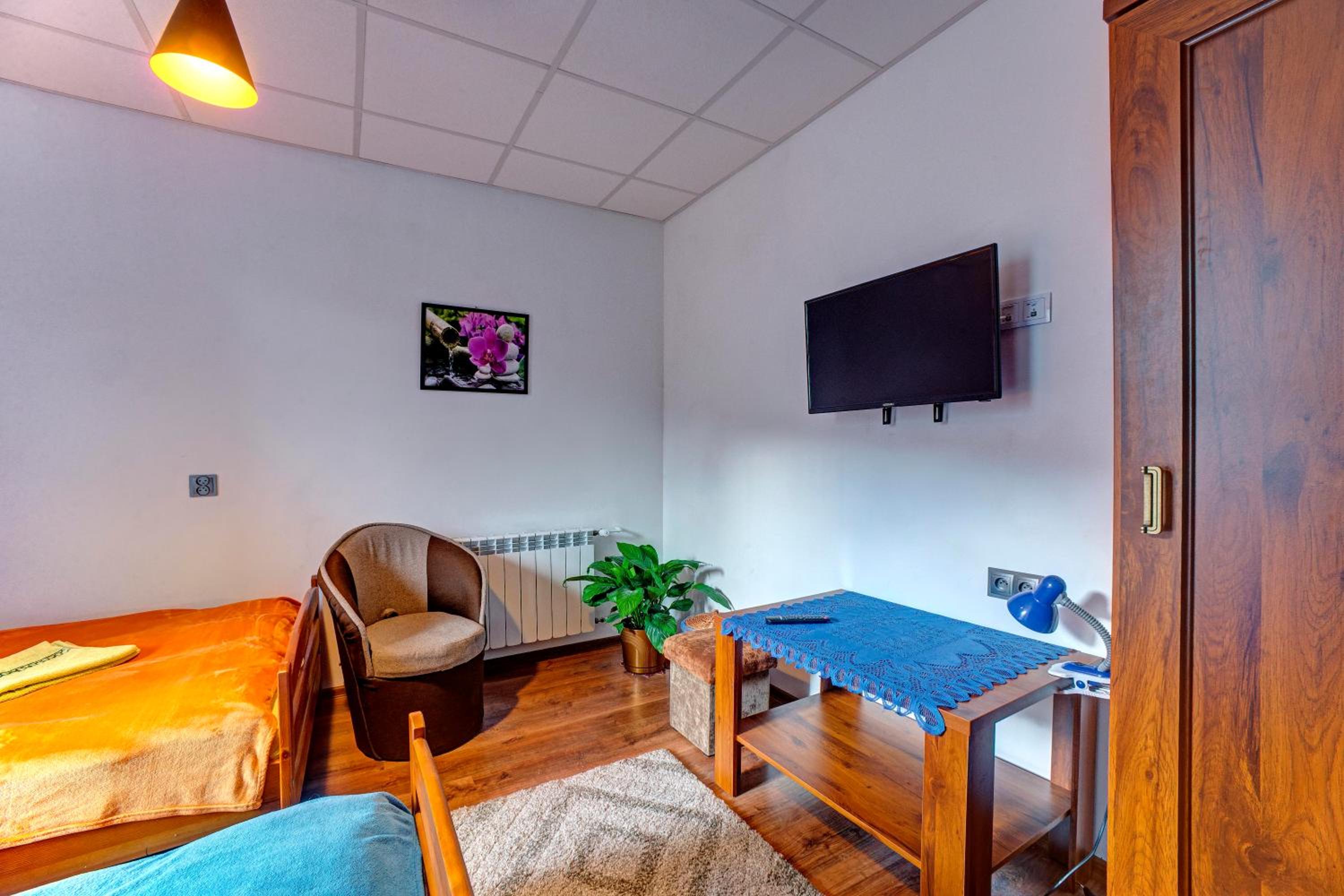 Deluxe Double Room with Shower - Photo 2