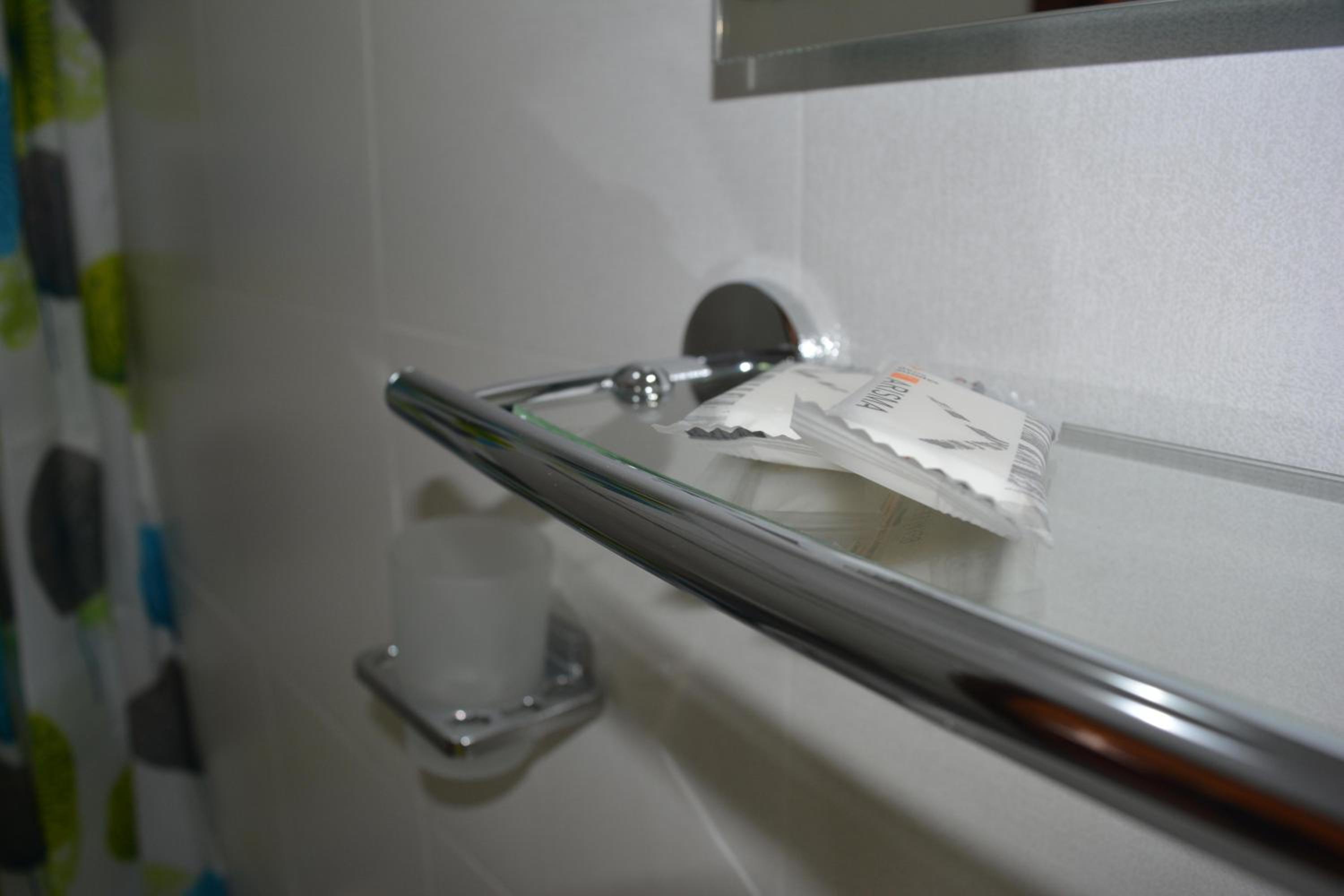 Quadruple Room with Private Bathroom photo 3