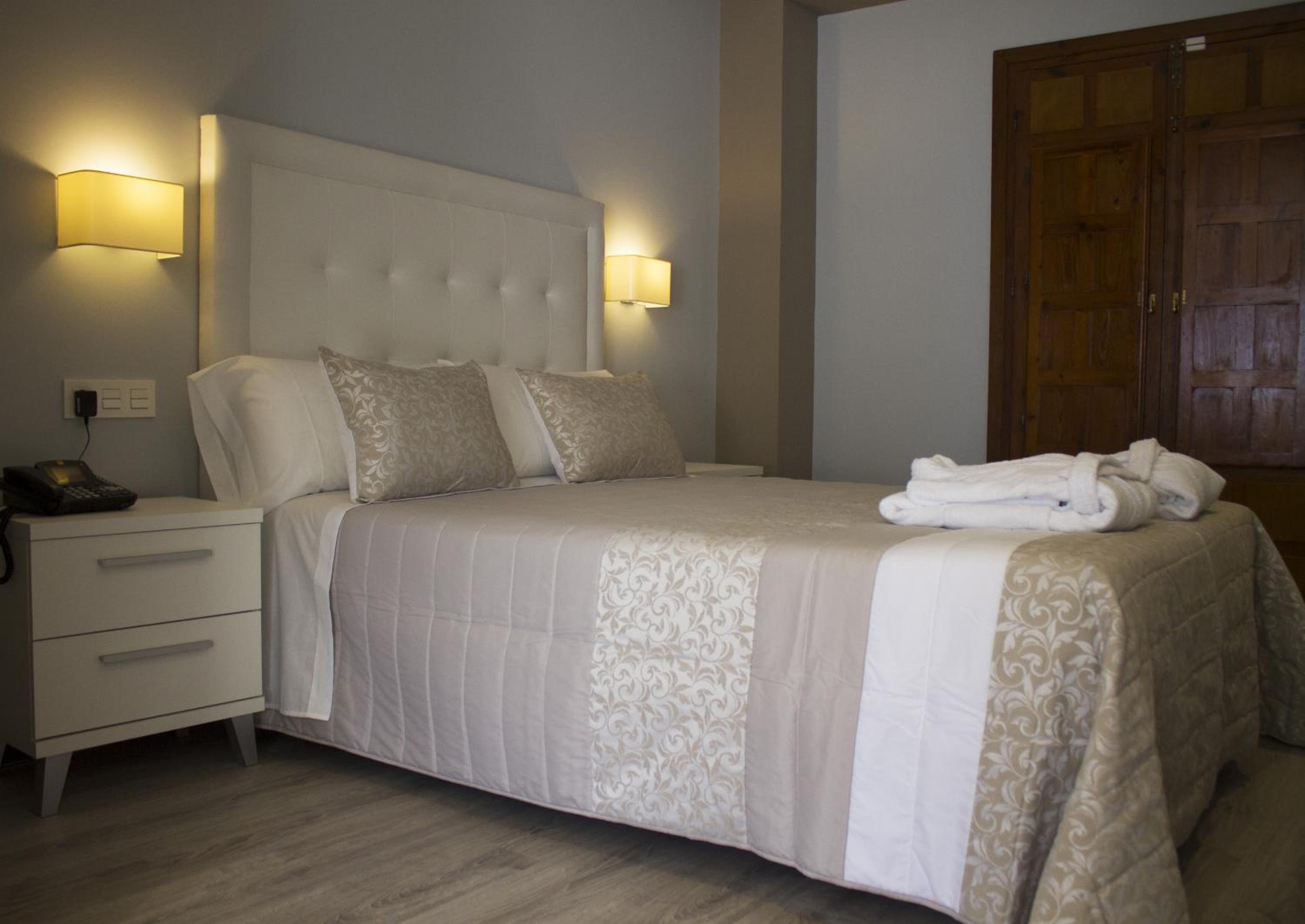 Deluxe Double Room with Castle View - Photo 7
