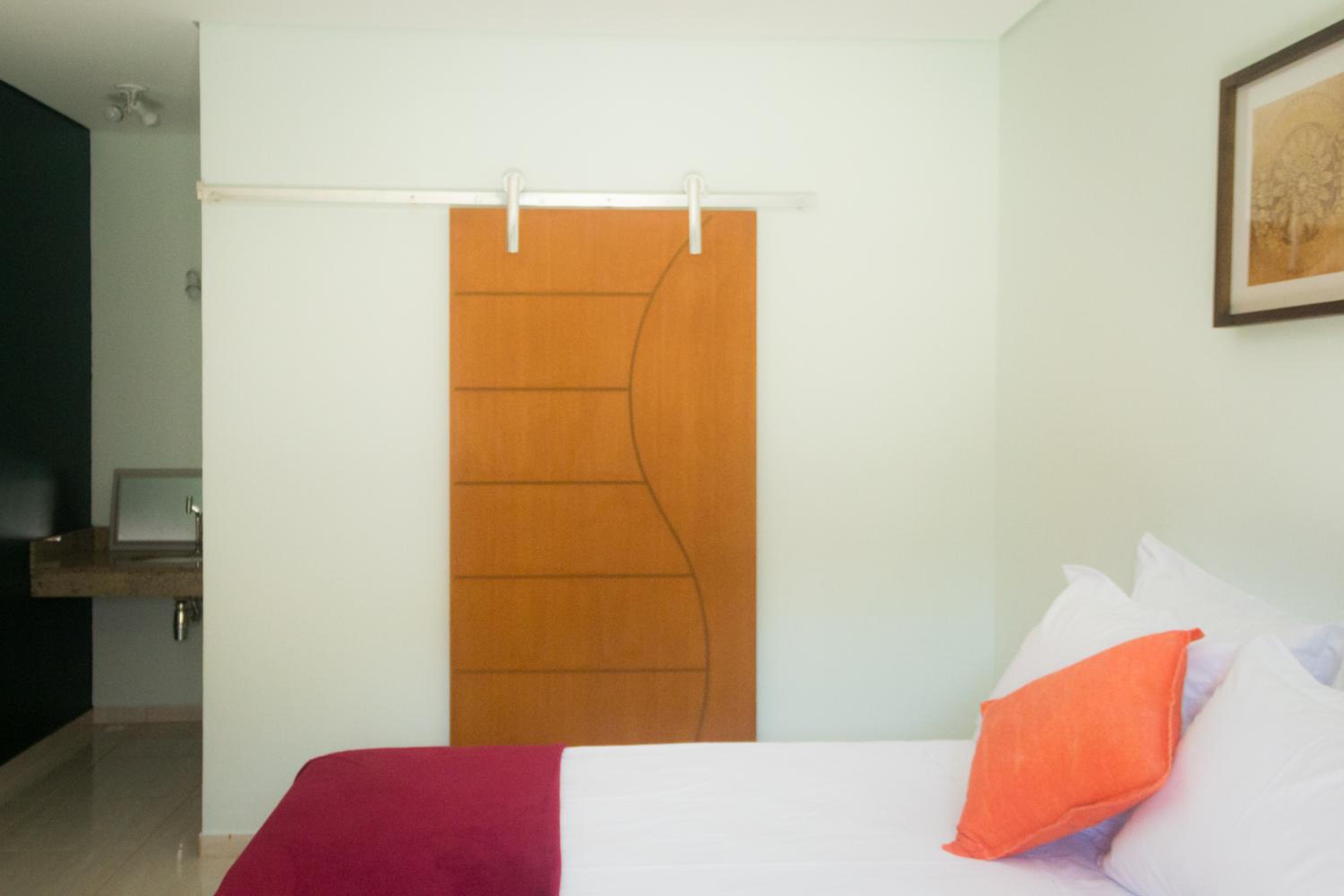 Suite - Photo 12