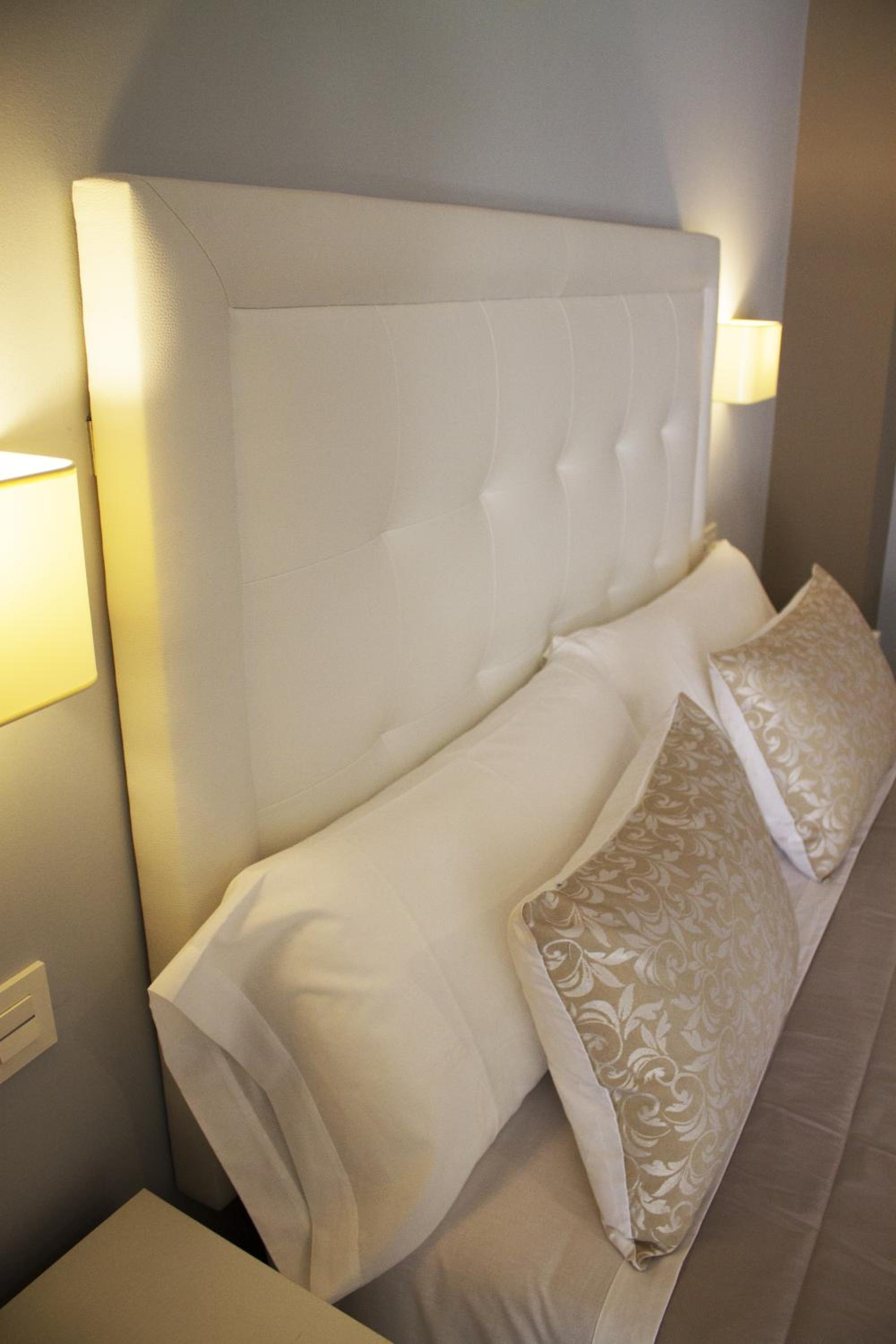 Deluxe Double Room with Castle View - Photo 12