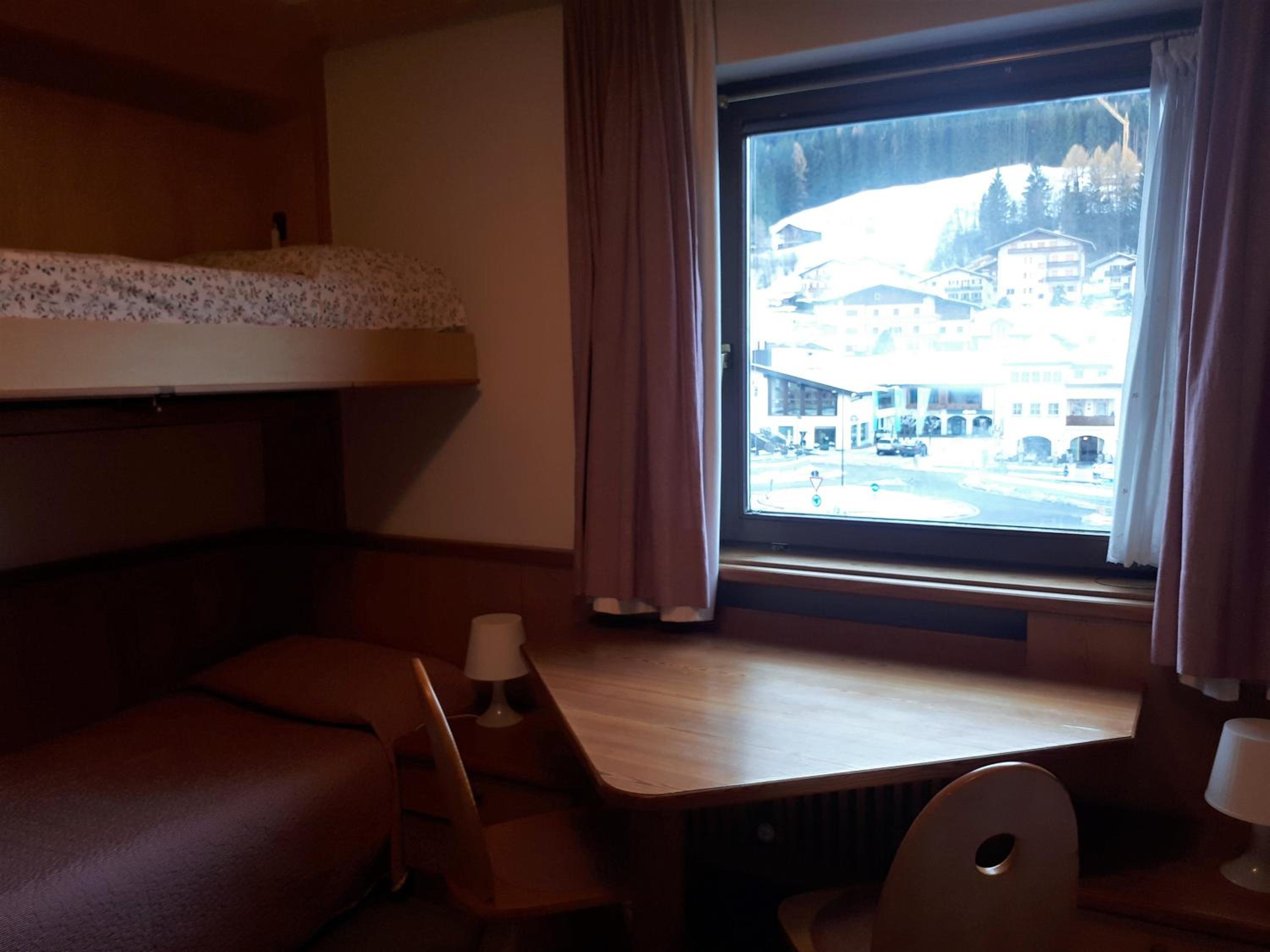Apartment with Mountain View