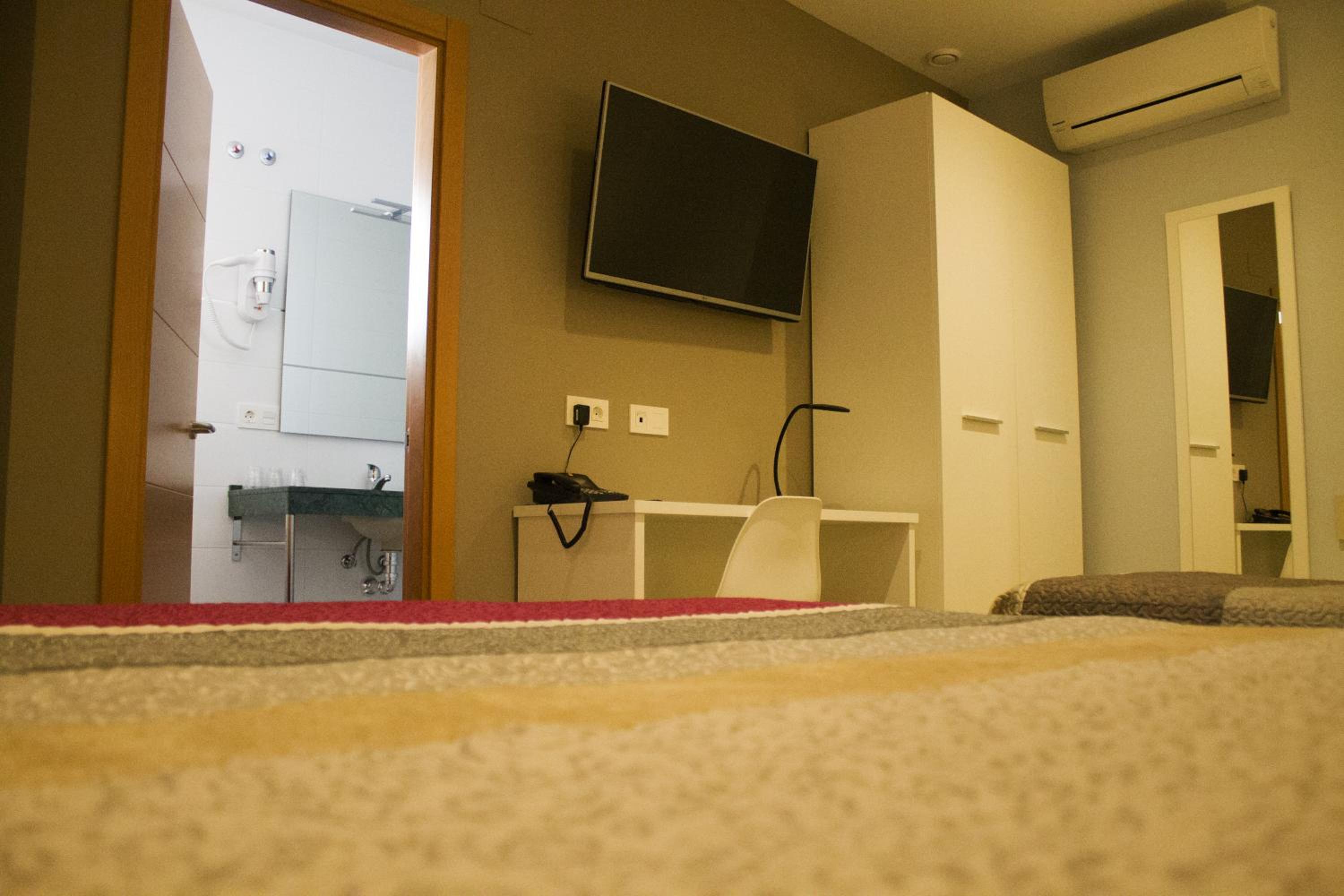 Triple Room with Garden View - Photo 2