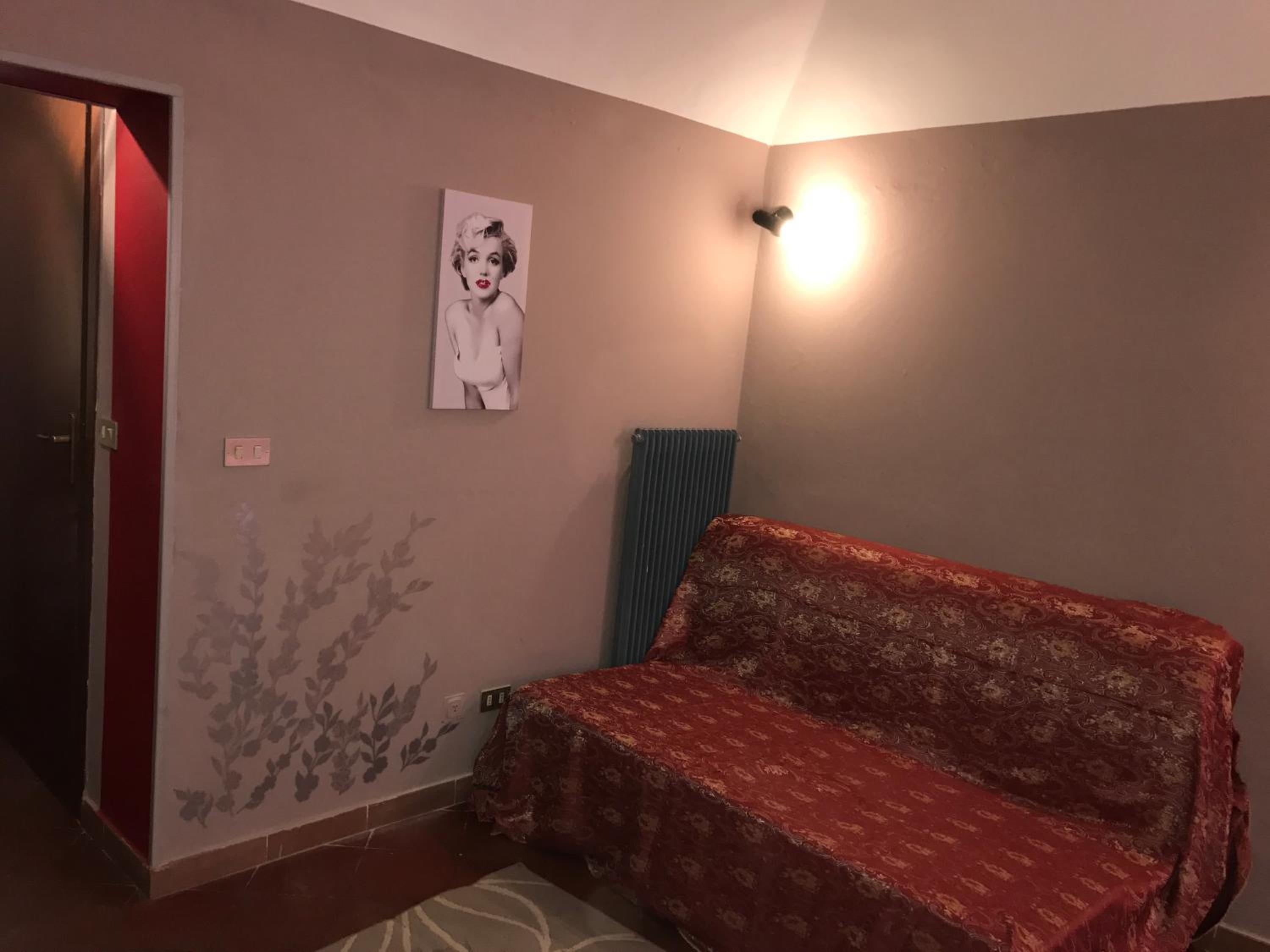 One-Bedroom Apartment - Photo 21