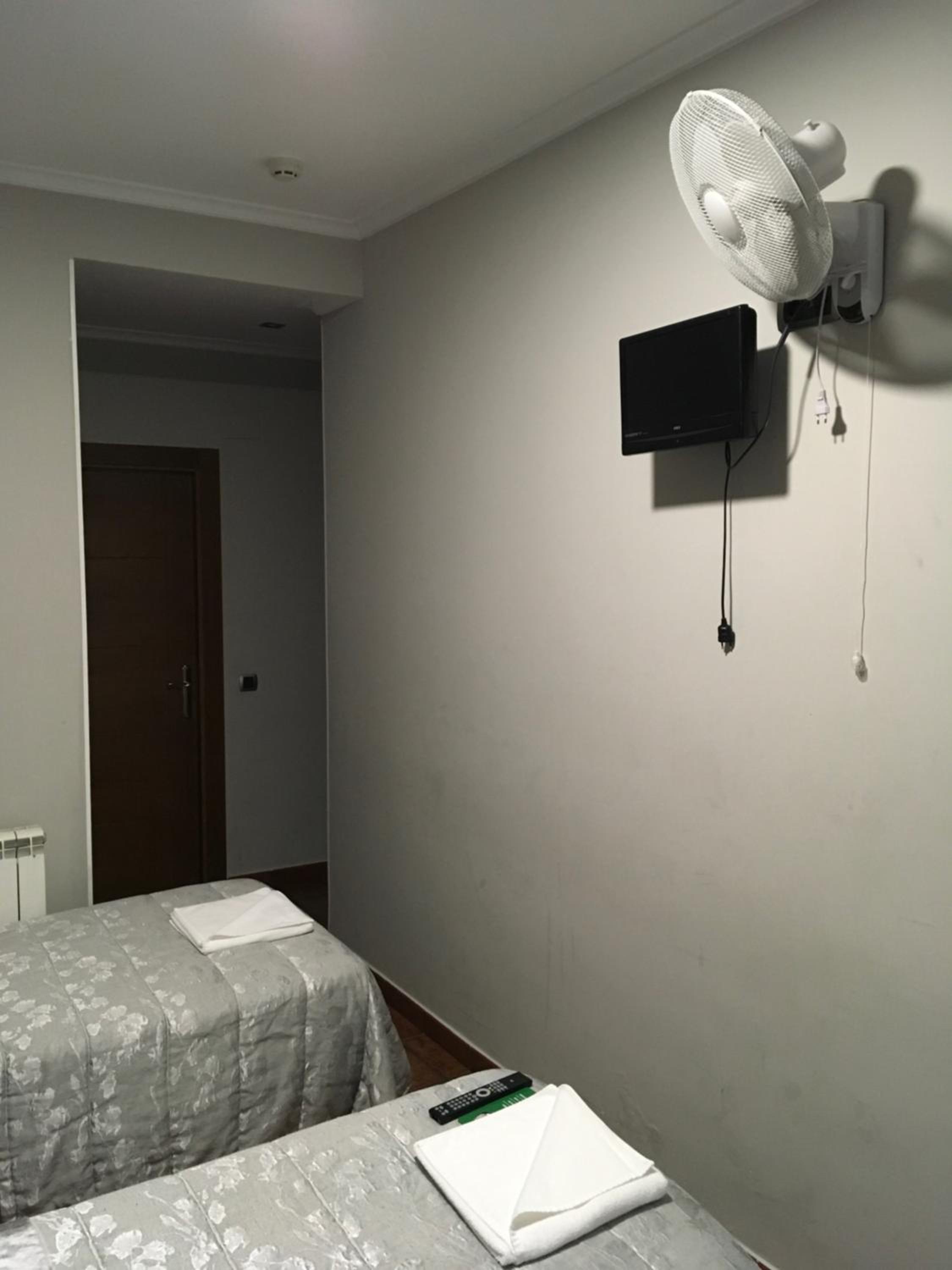 Triple Room with Bathroom photo 2
