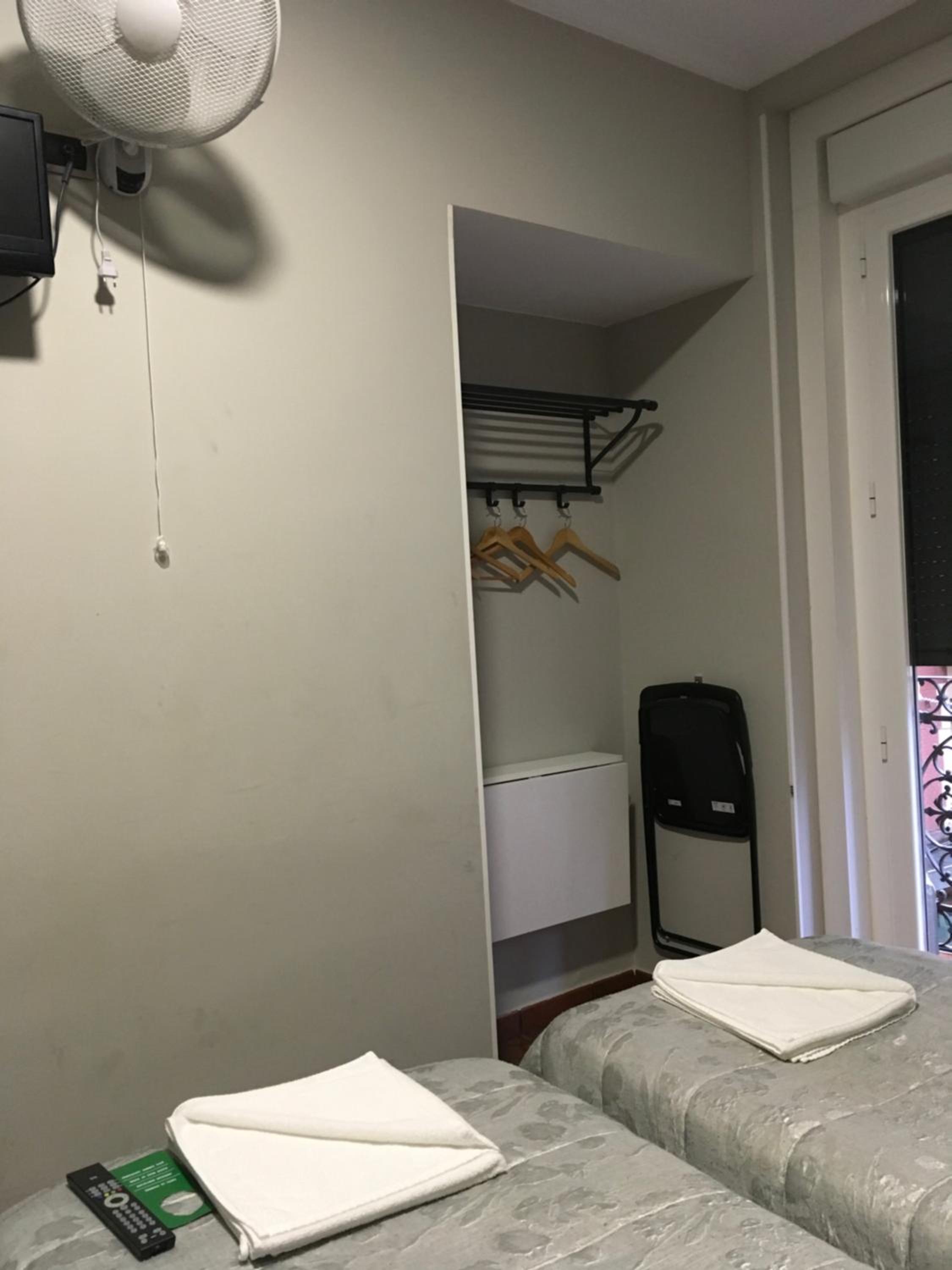 Triple Room with Bathroom photo 3