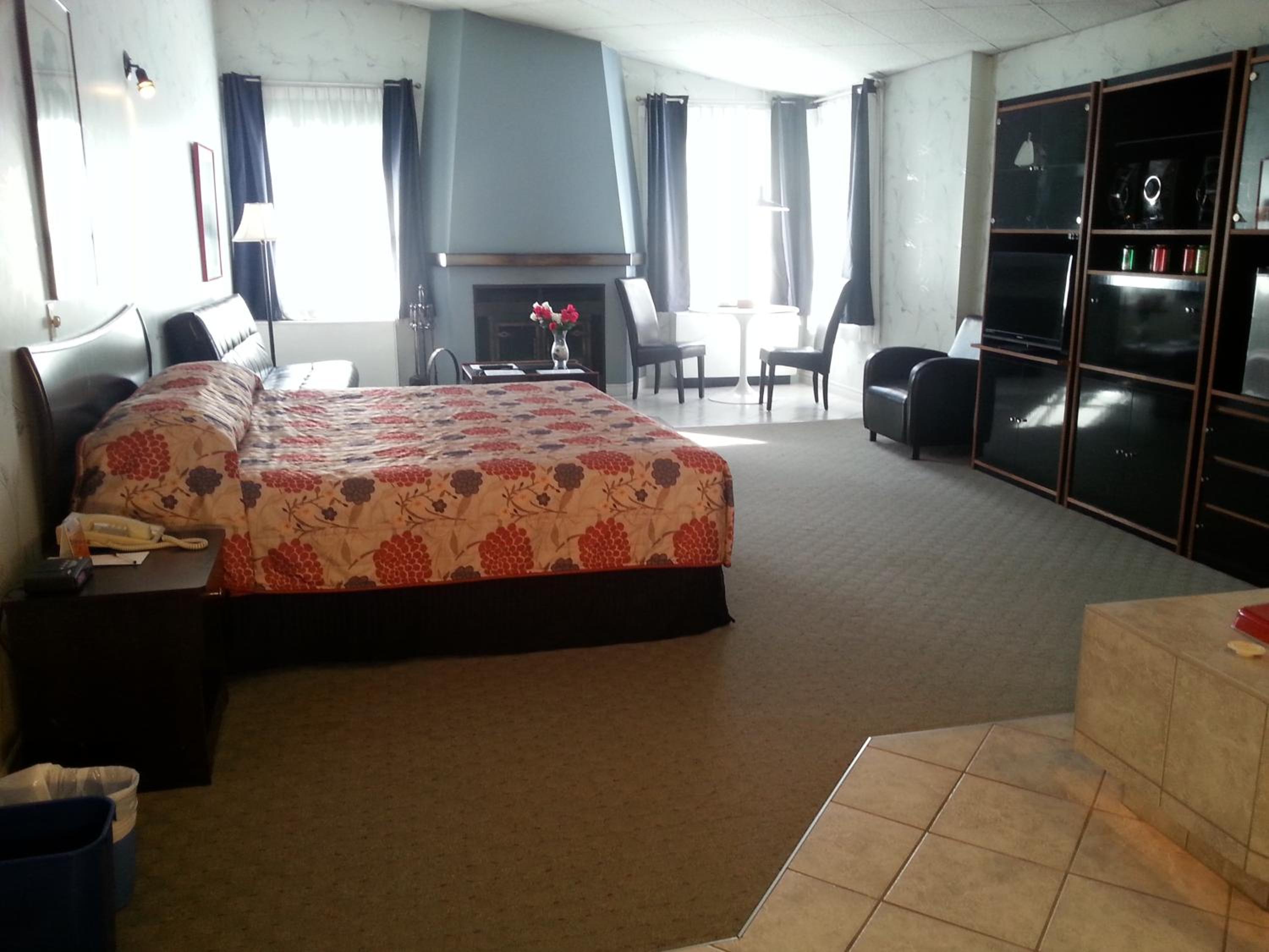 Honeymoon Suite photo 3