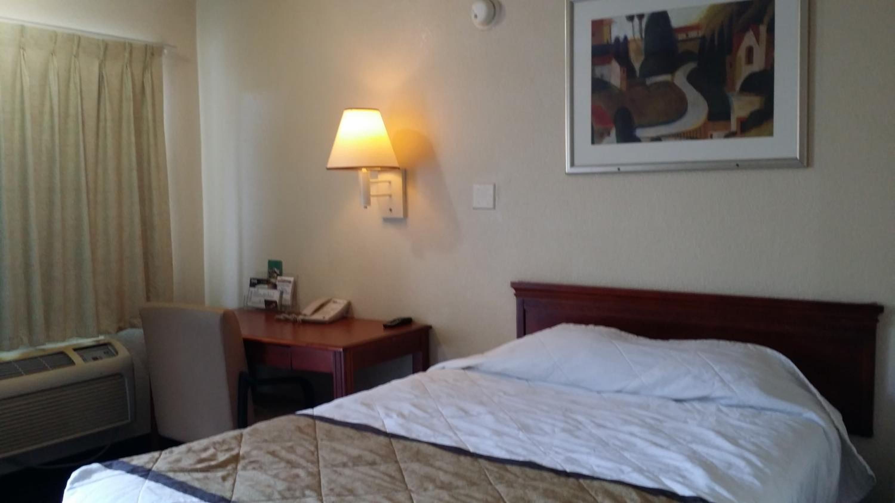 Standard Queen Room - Photo 6