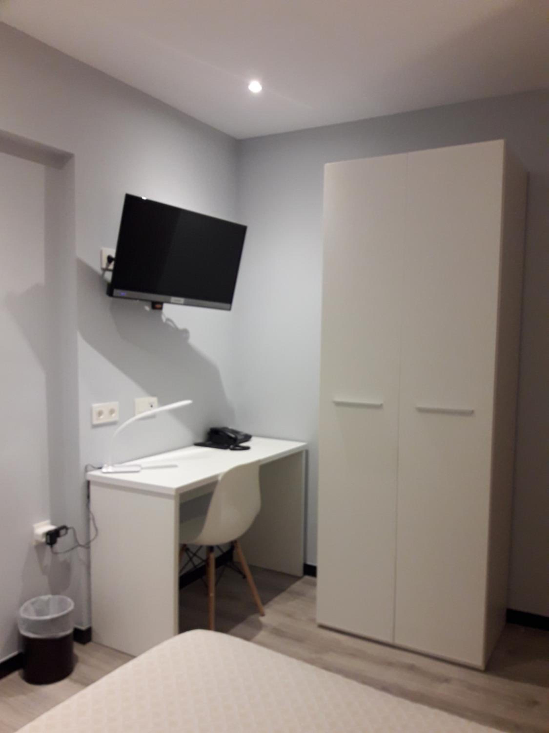 Double Room - Photo 8