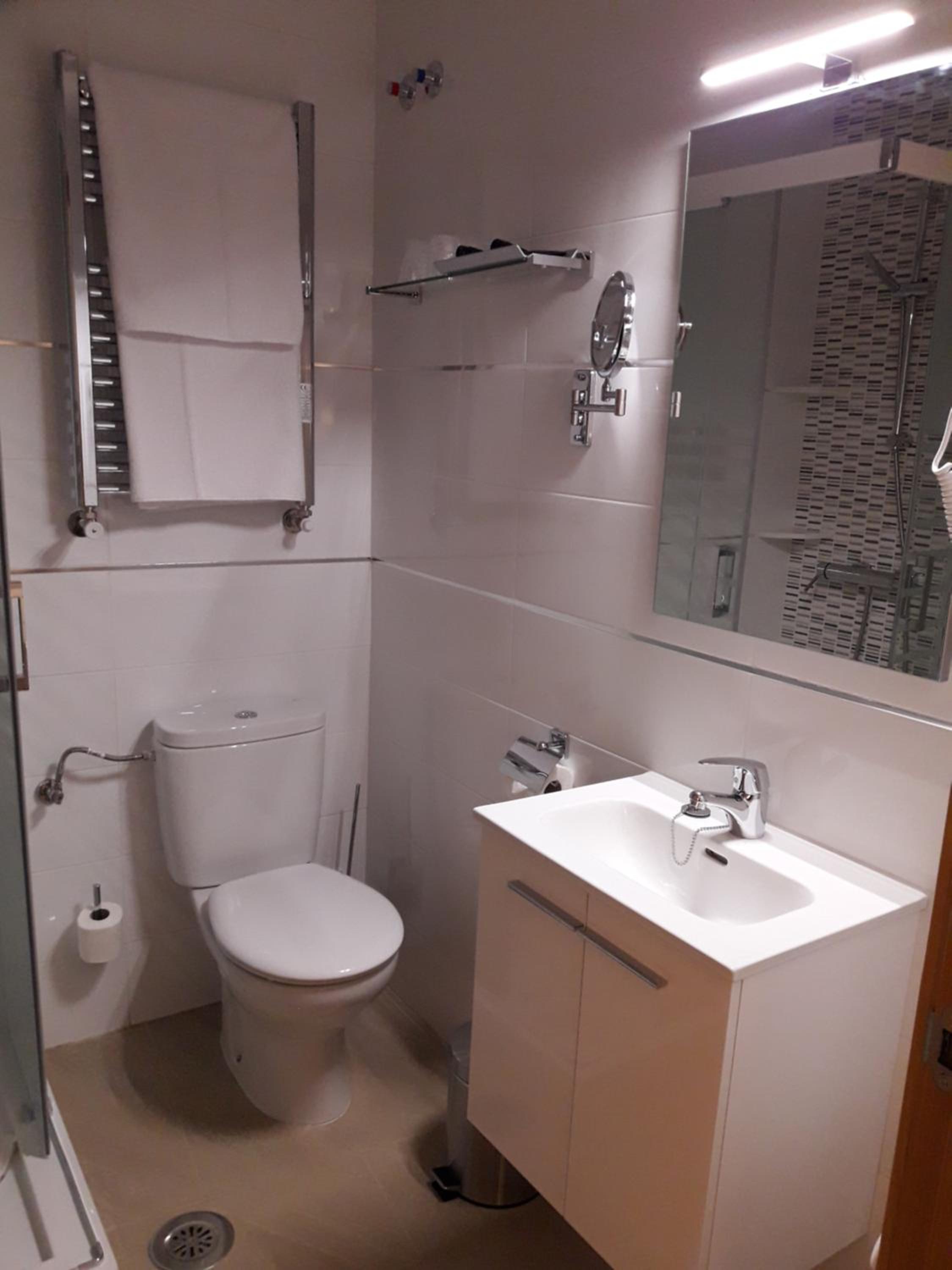 Double Room - Photo 6