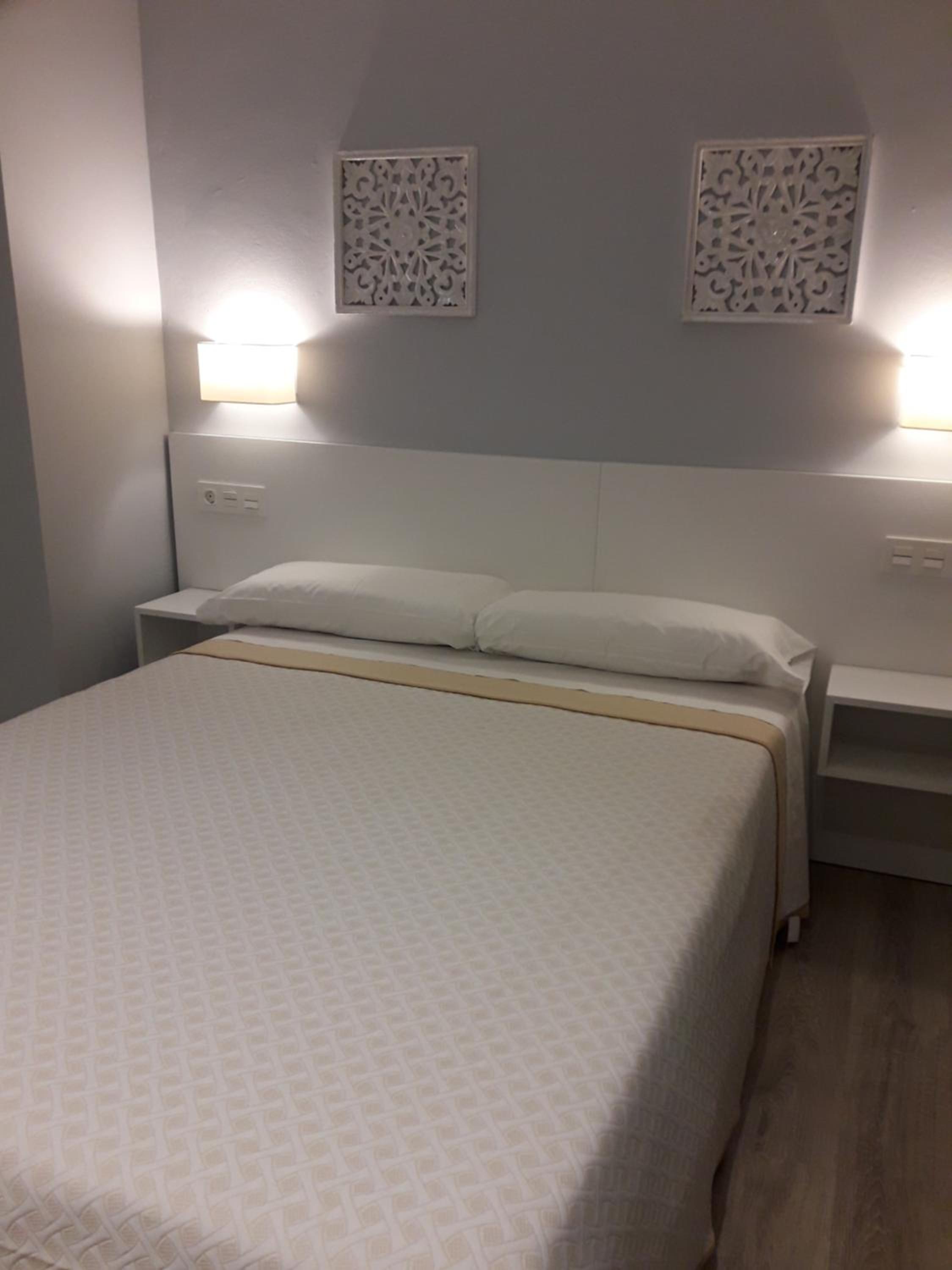 Double Room - Photo 7