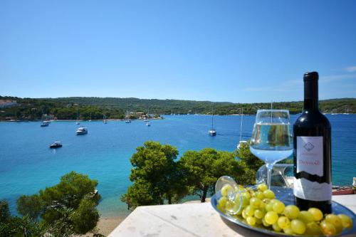 Two-Bedroom Apartment with Terrace and Sea View photo 2