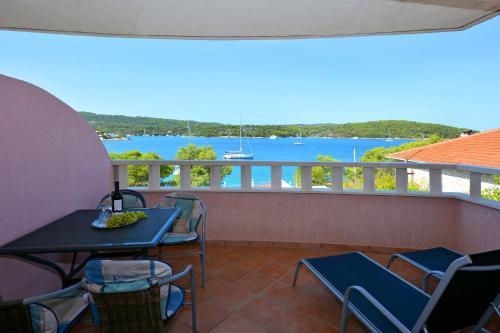 Comfort One-Bedroom Apartment with Balcony and Sea View photo 1