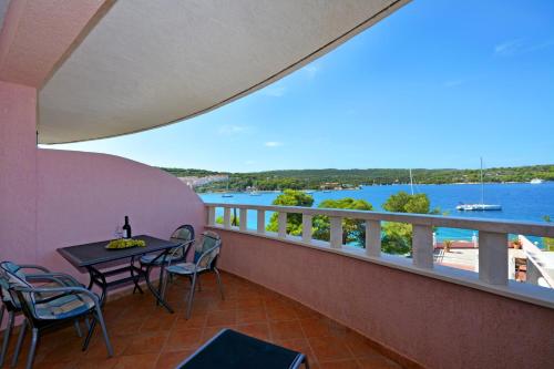 Comfort One-Bedroom Apartment with Balcony and Sea View photo 2