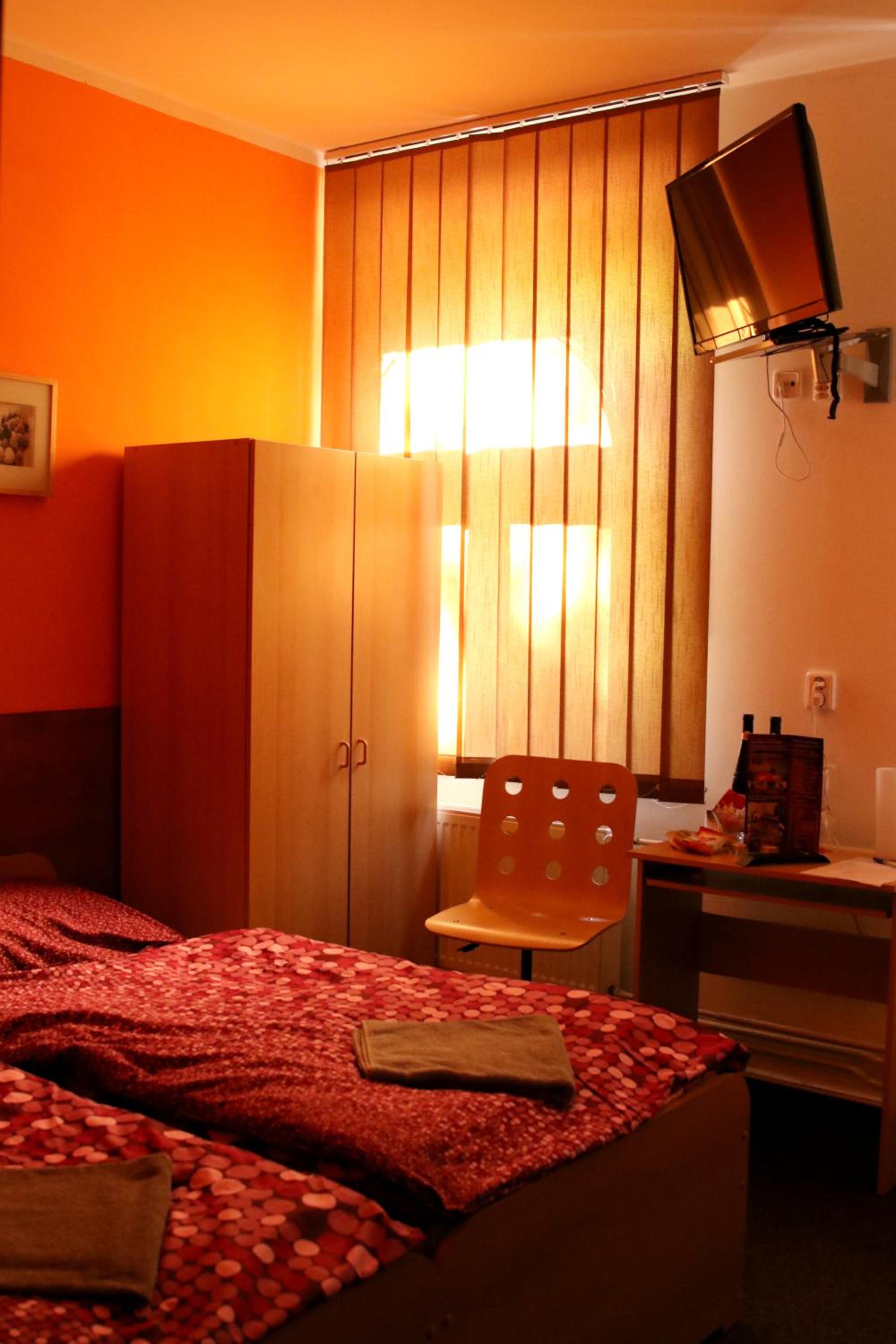 Economy Twin Room photo 1