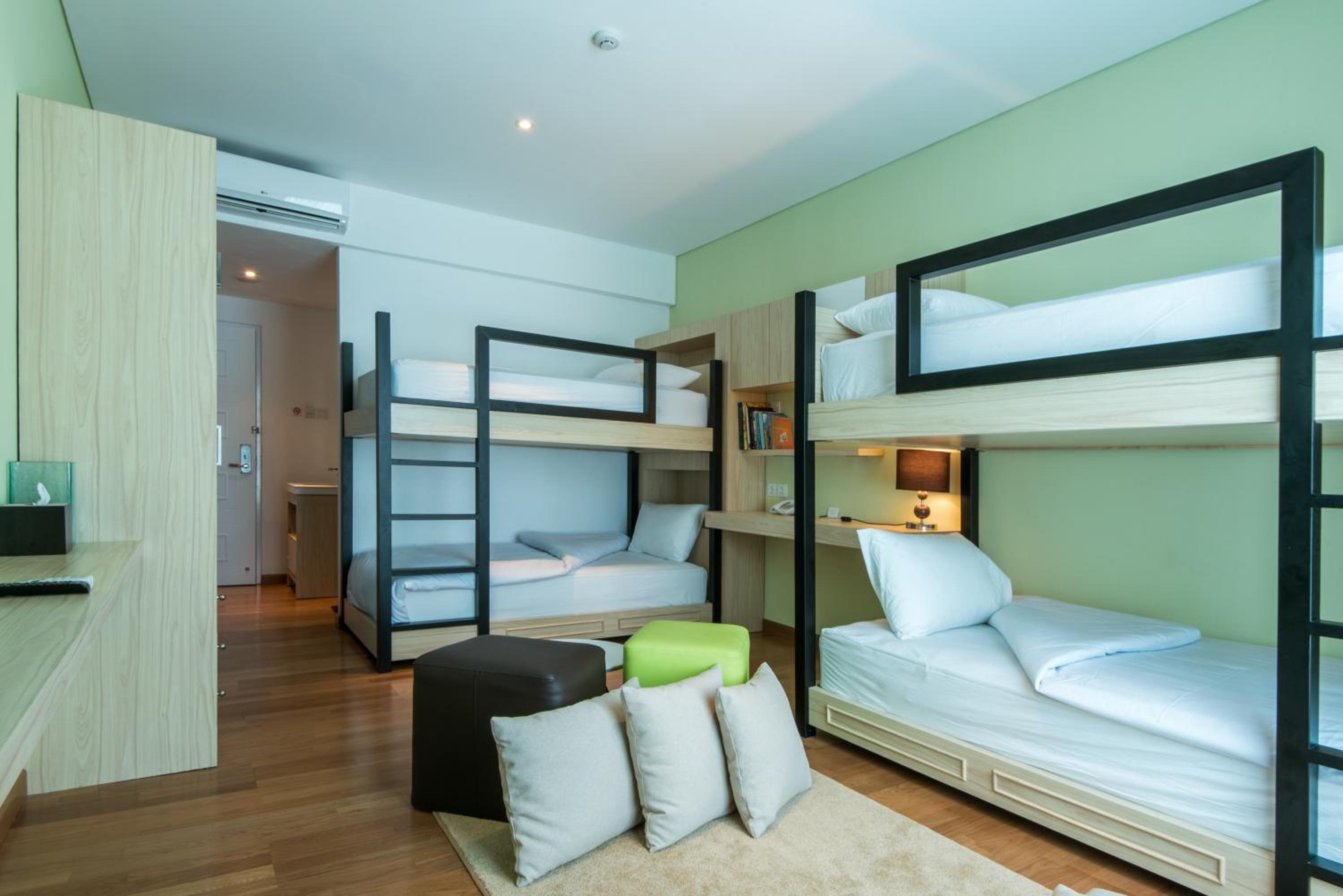 Quadruple Room with Private Bathroom photo 1