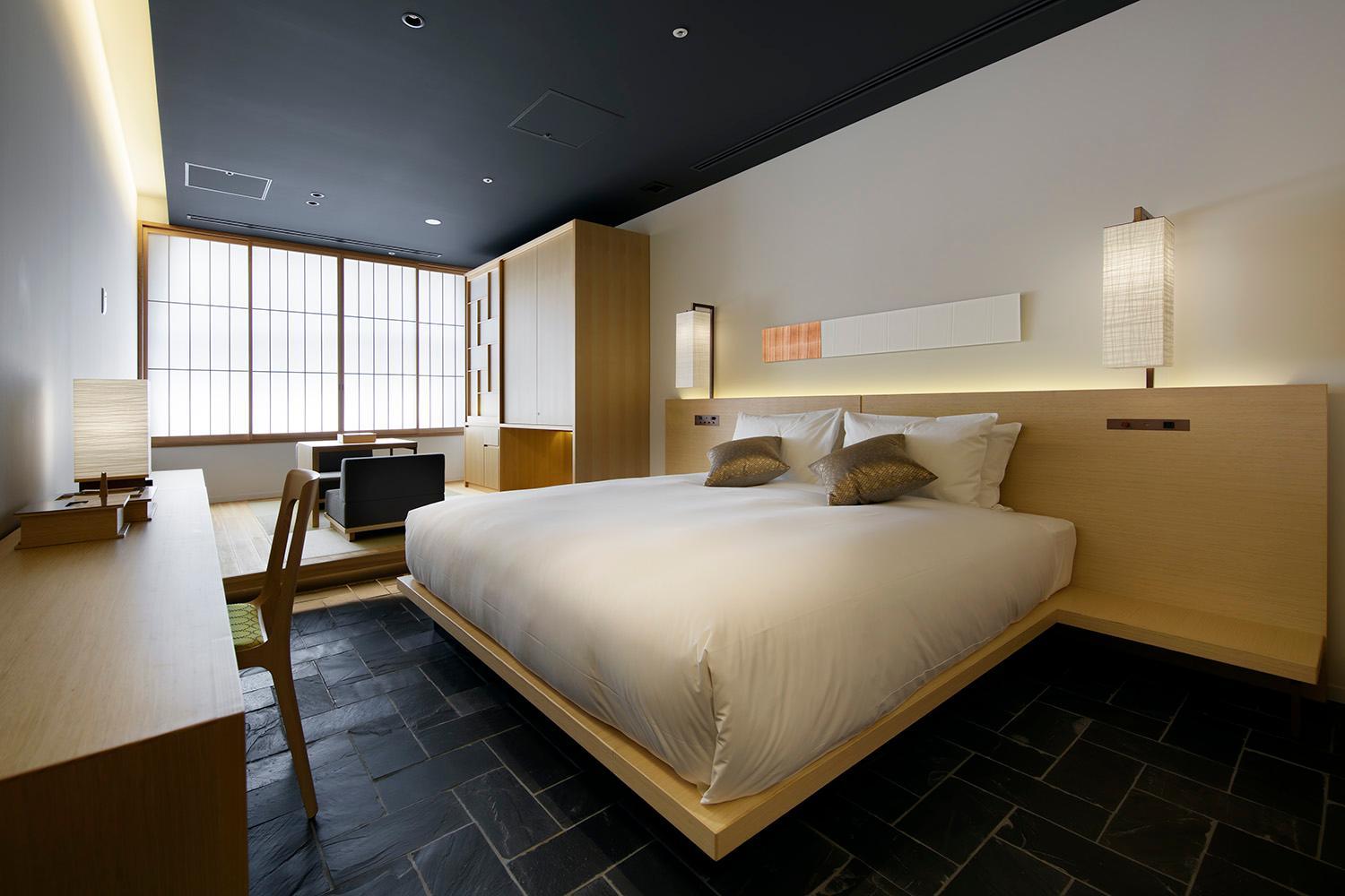 Double Room - Main Building thumbnail 6