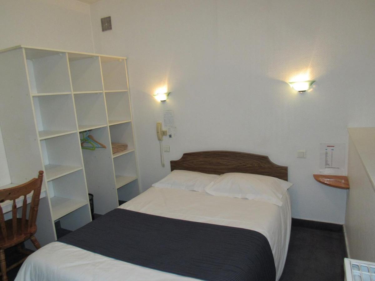 Standard Family Room - Photo 2