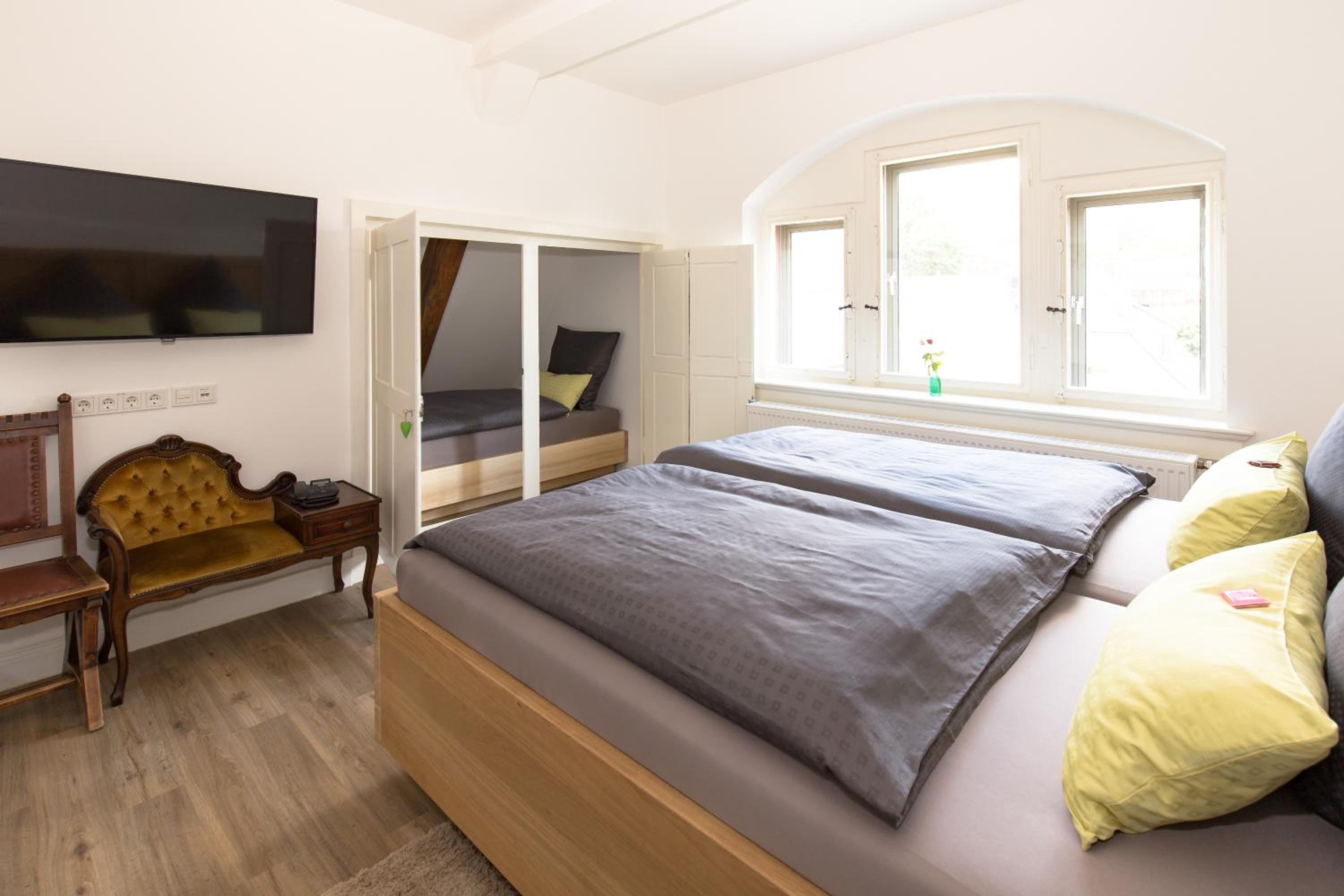 Deluxe Family Room - Photo 14