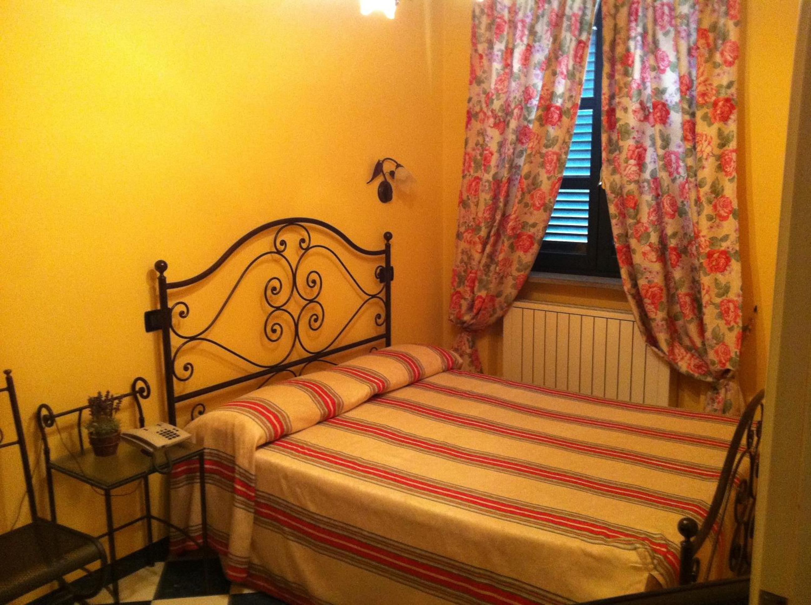 Double or Twin Room - Photo 8