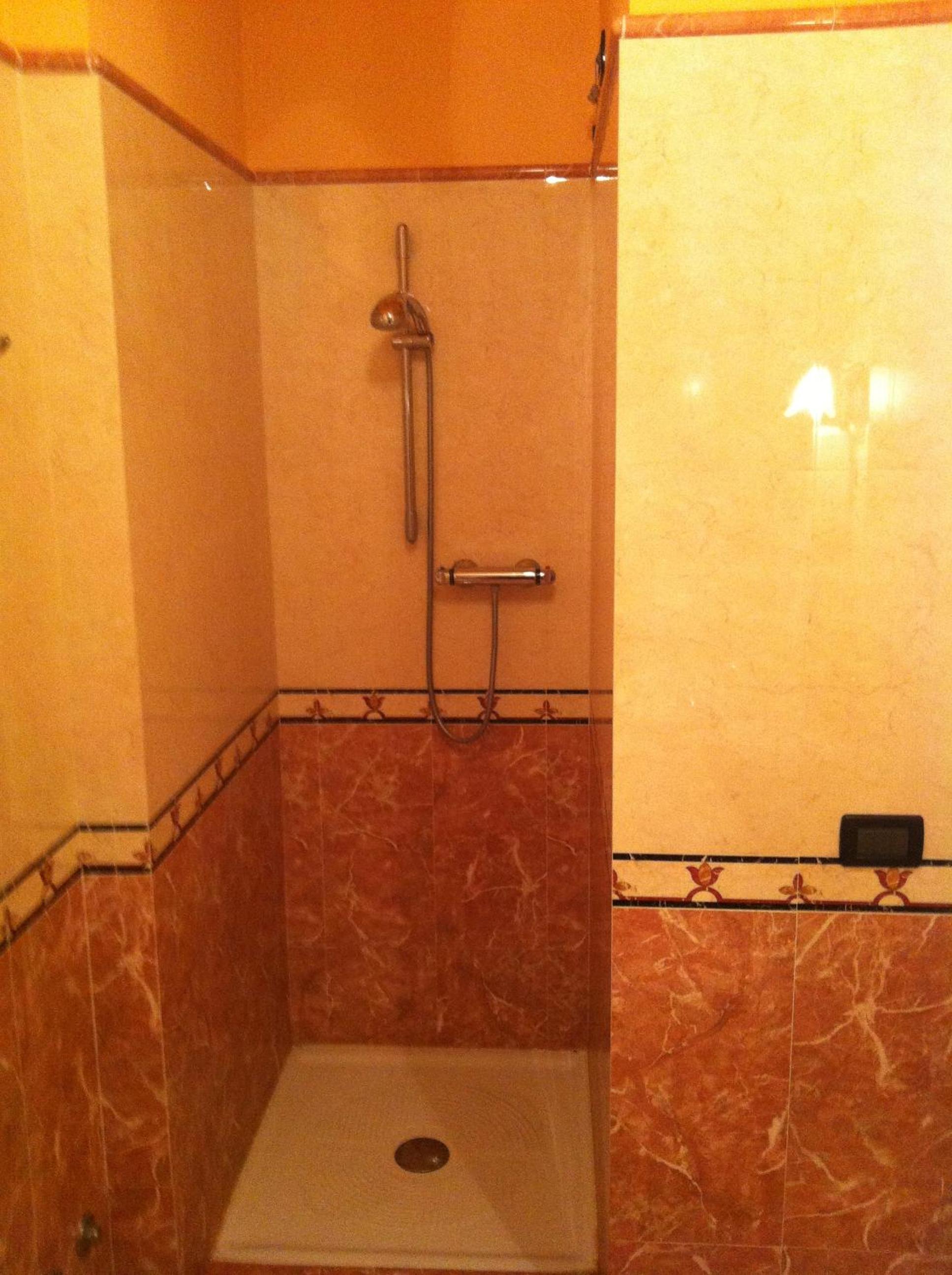 Double or Twin Room - Photo 10