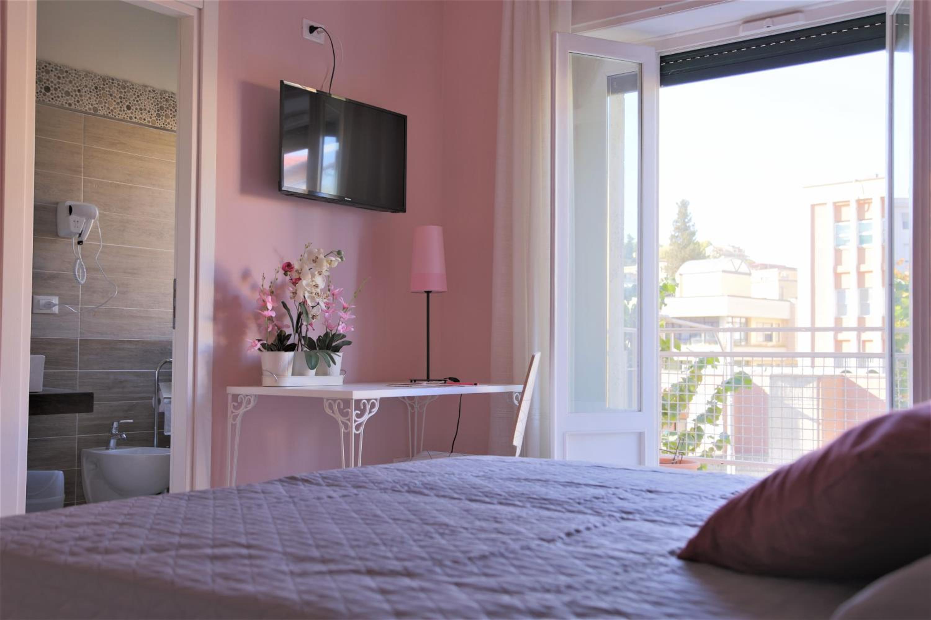 Superior Double or Twin Room with City View - Photo 1