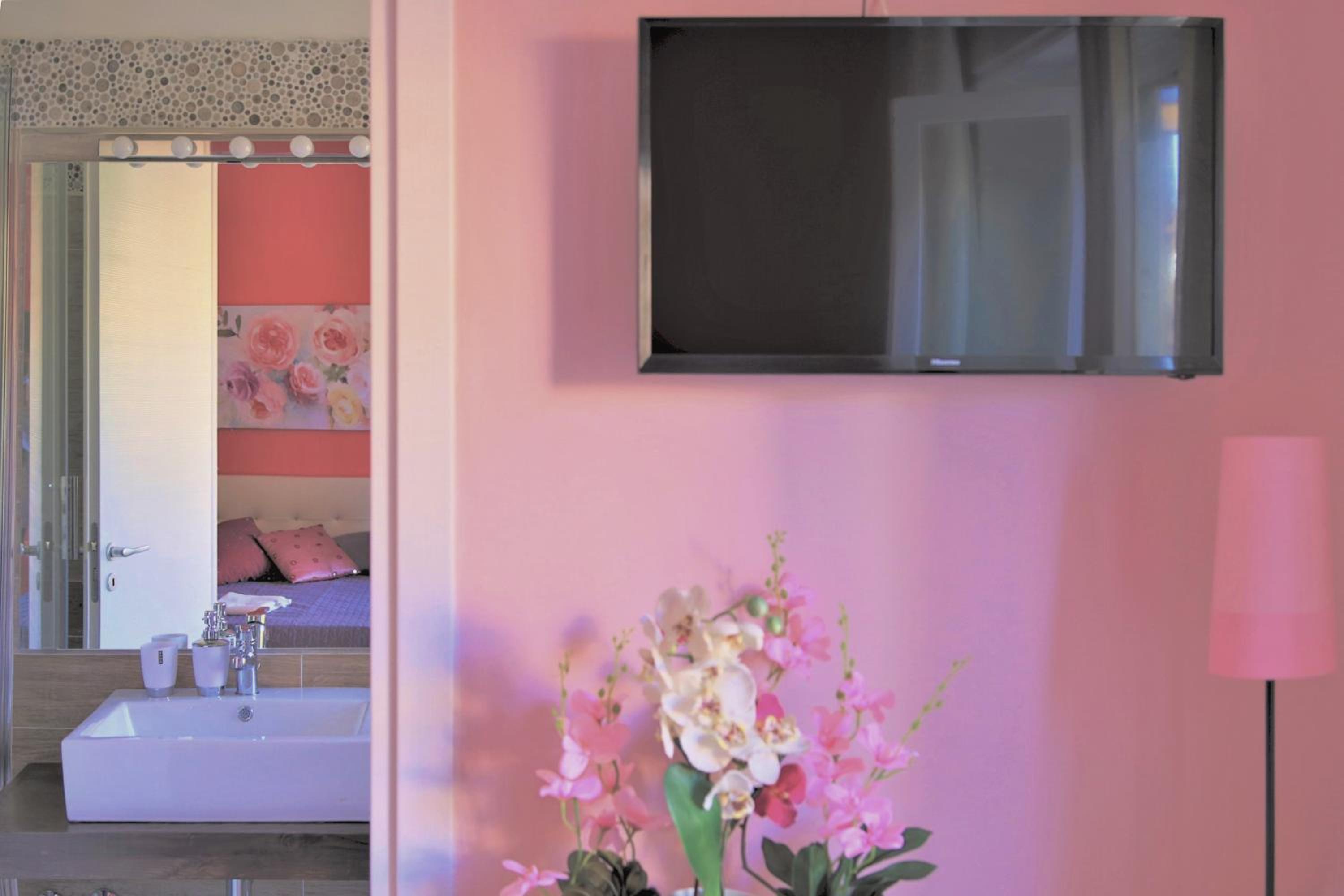 Superior Double or Twin Room with City View - Photo 3