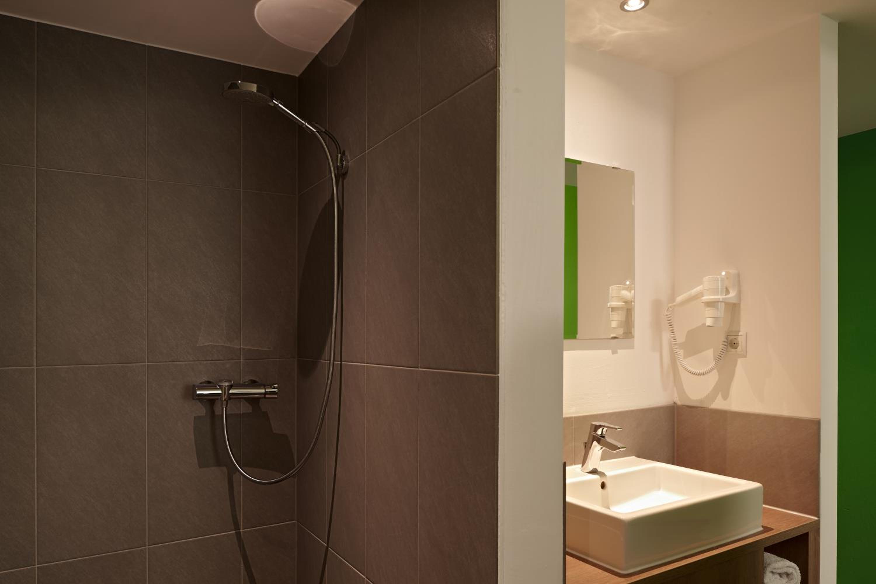 Double Room - Photo 8