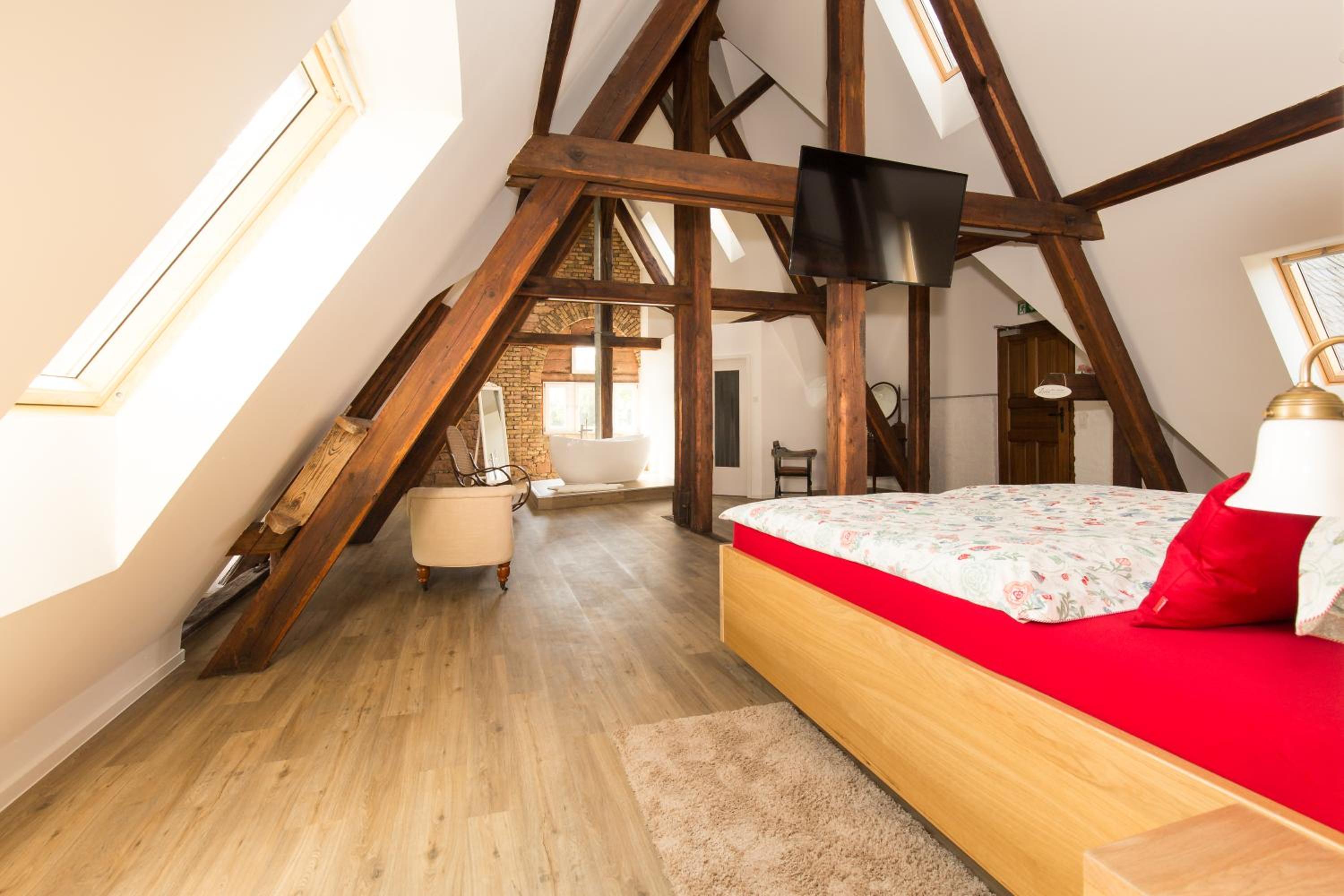 Deluxe Suite - Photo 6