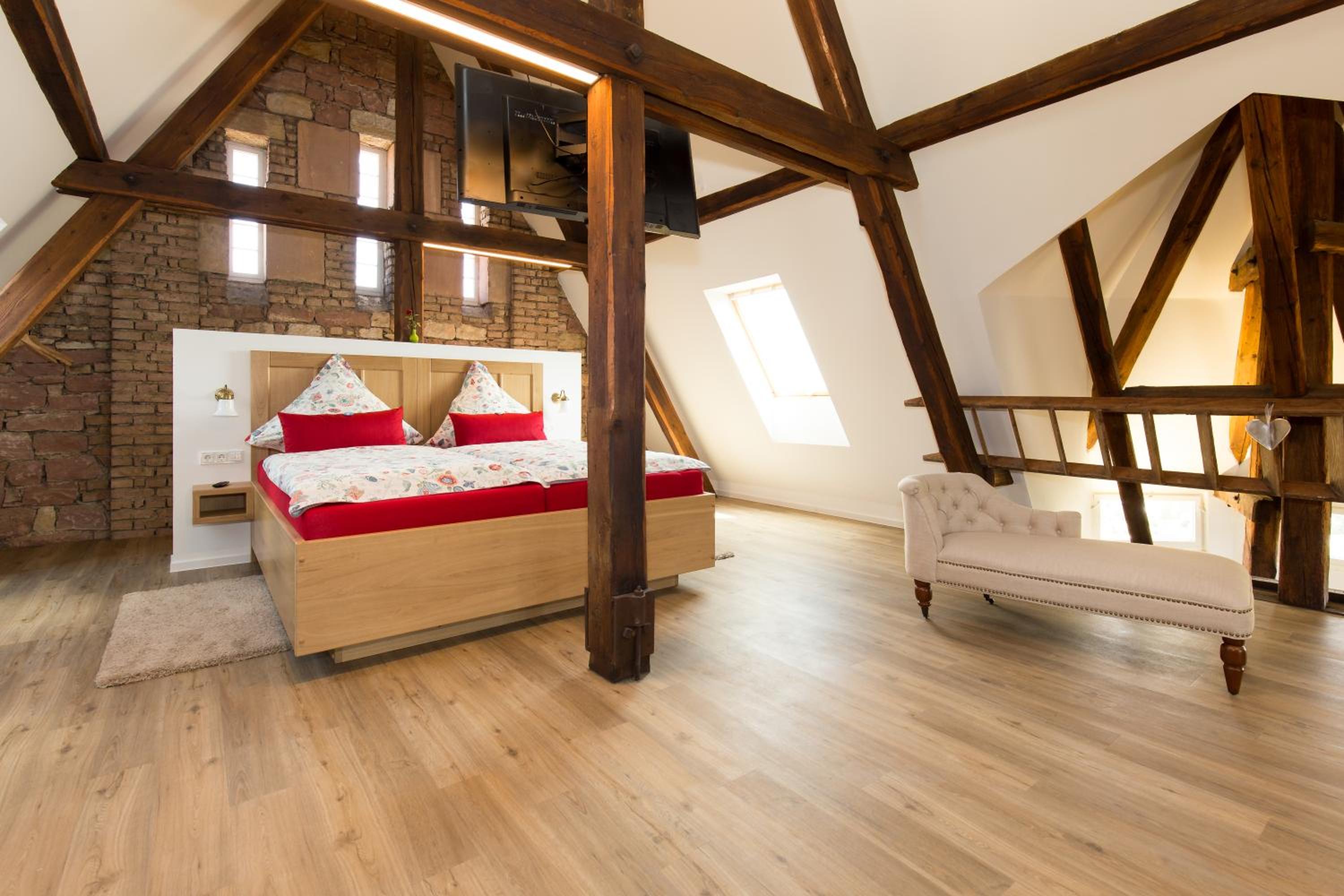 Deluxe Suite - Photo 10