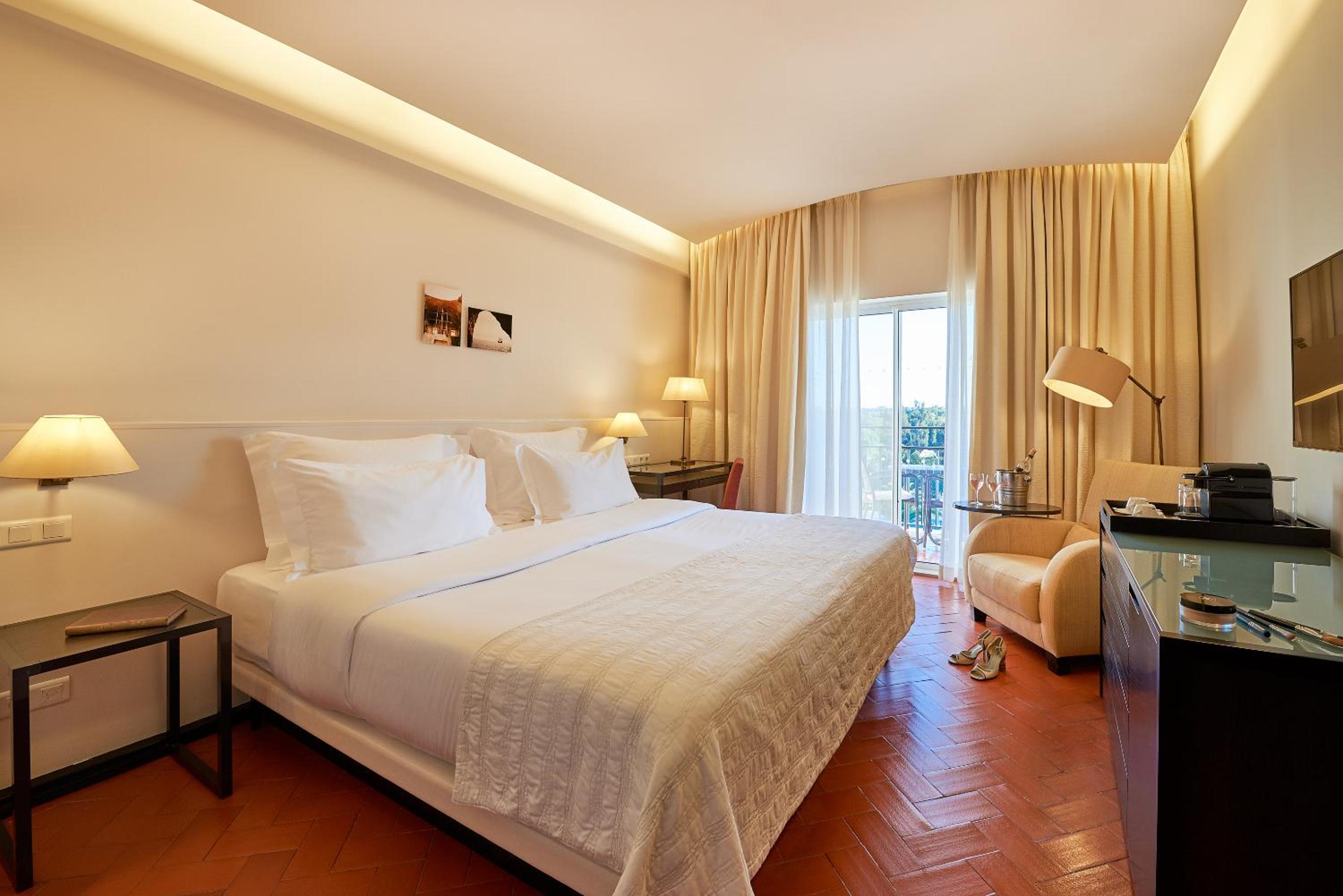 Double or Twin Room with Mountain View