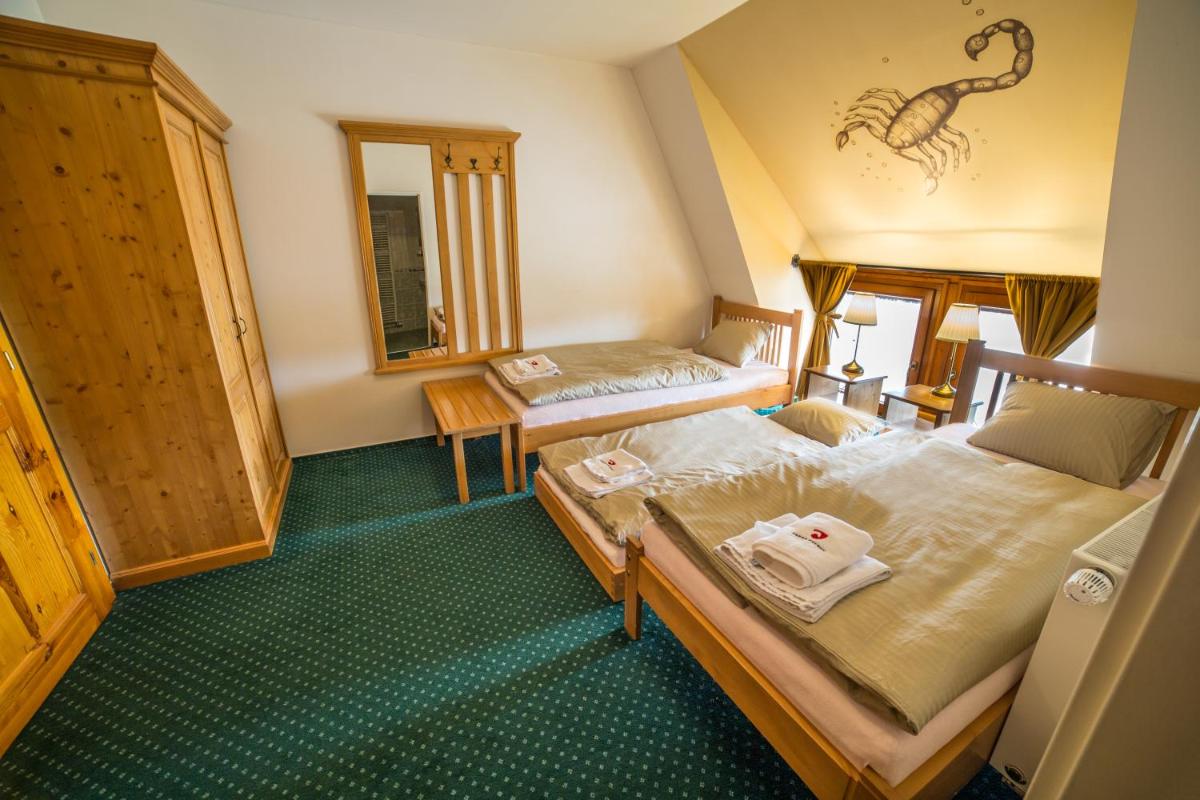Twin Room with Extra Bed photo 3