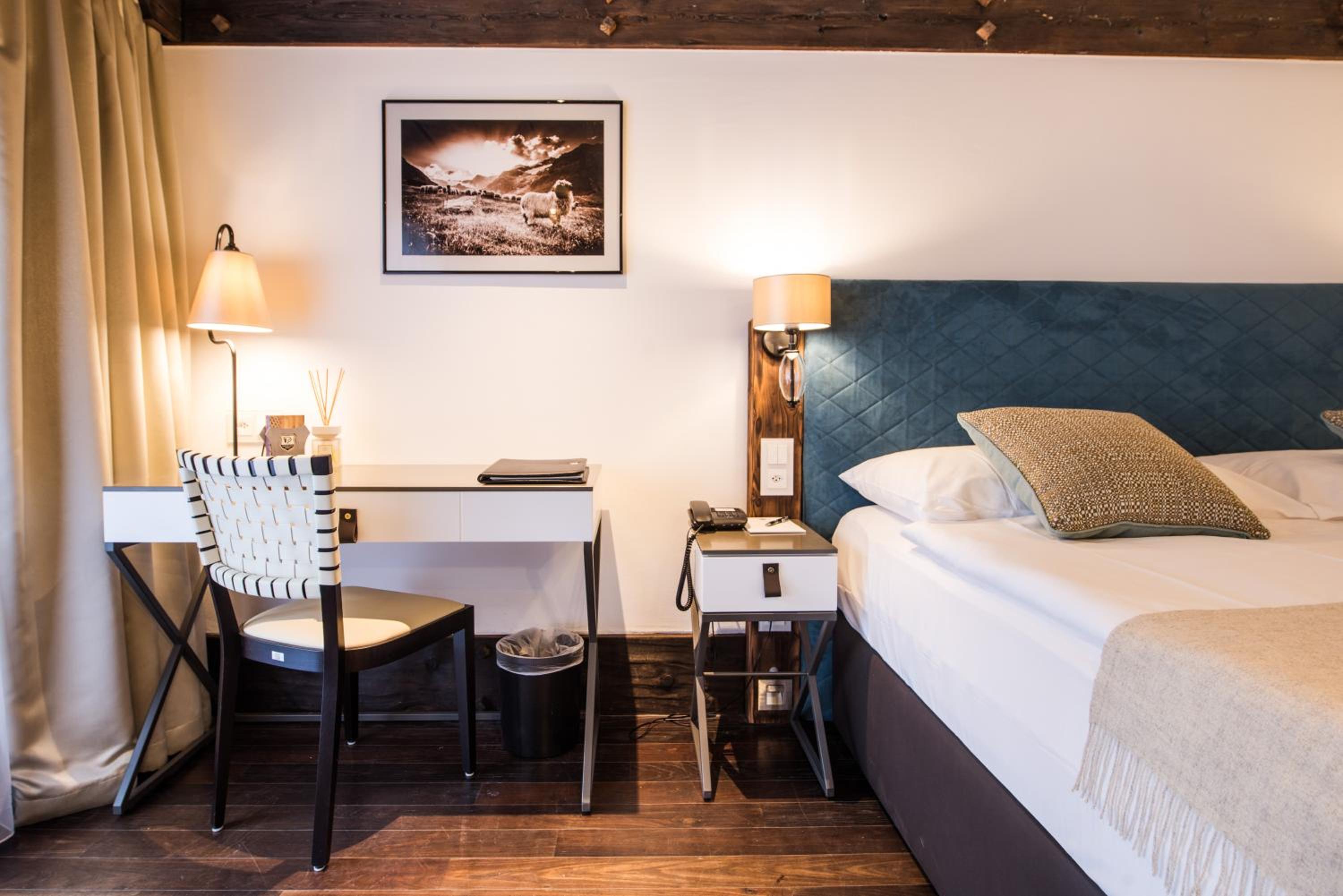 Alpine Chic Room (2 Adults) - Photo 2