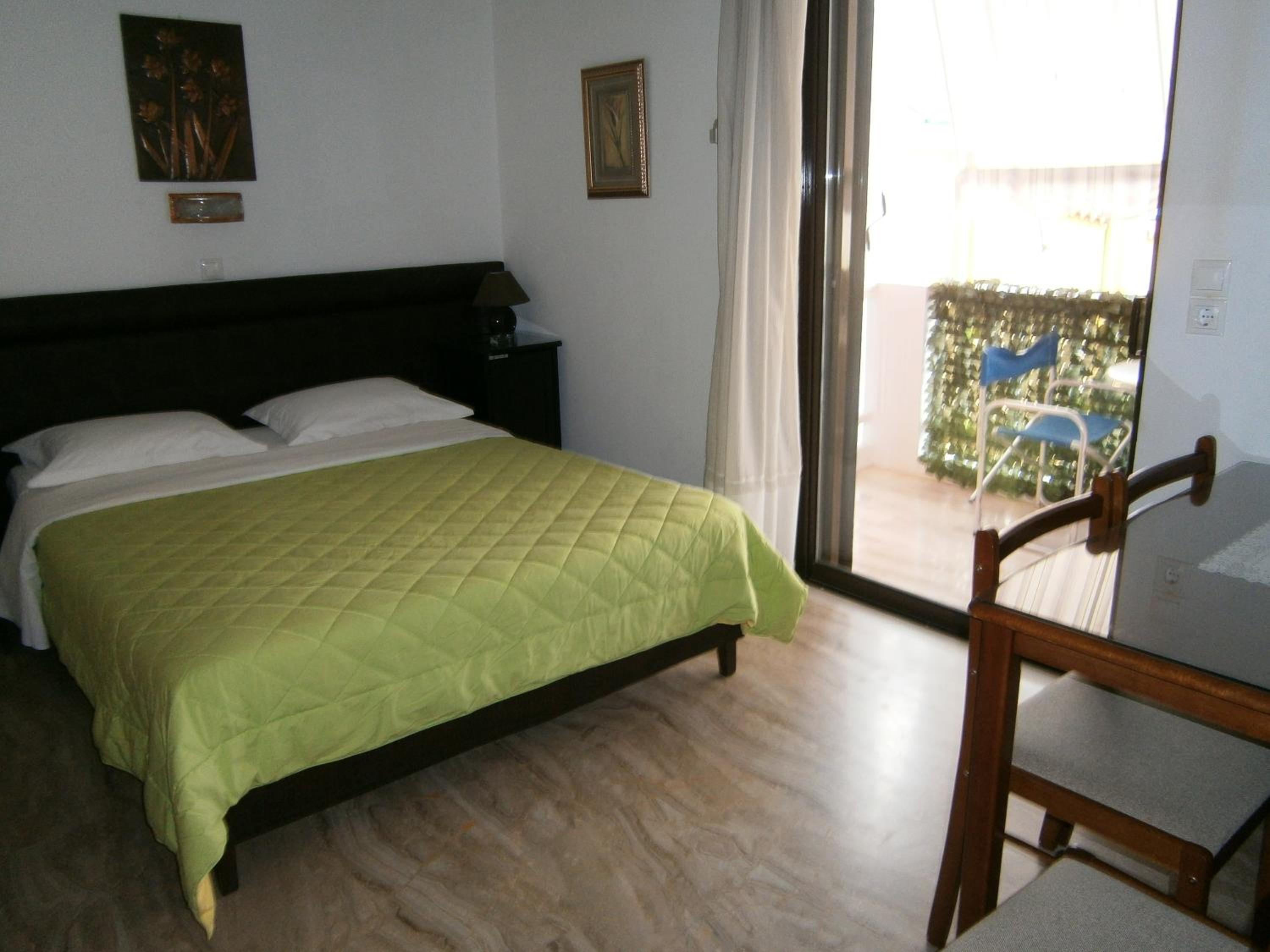 Apartment with Mountain View - Photo 9