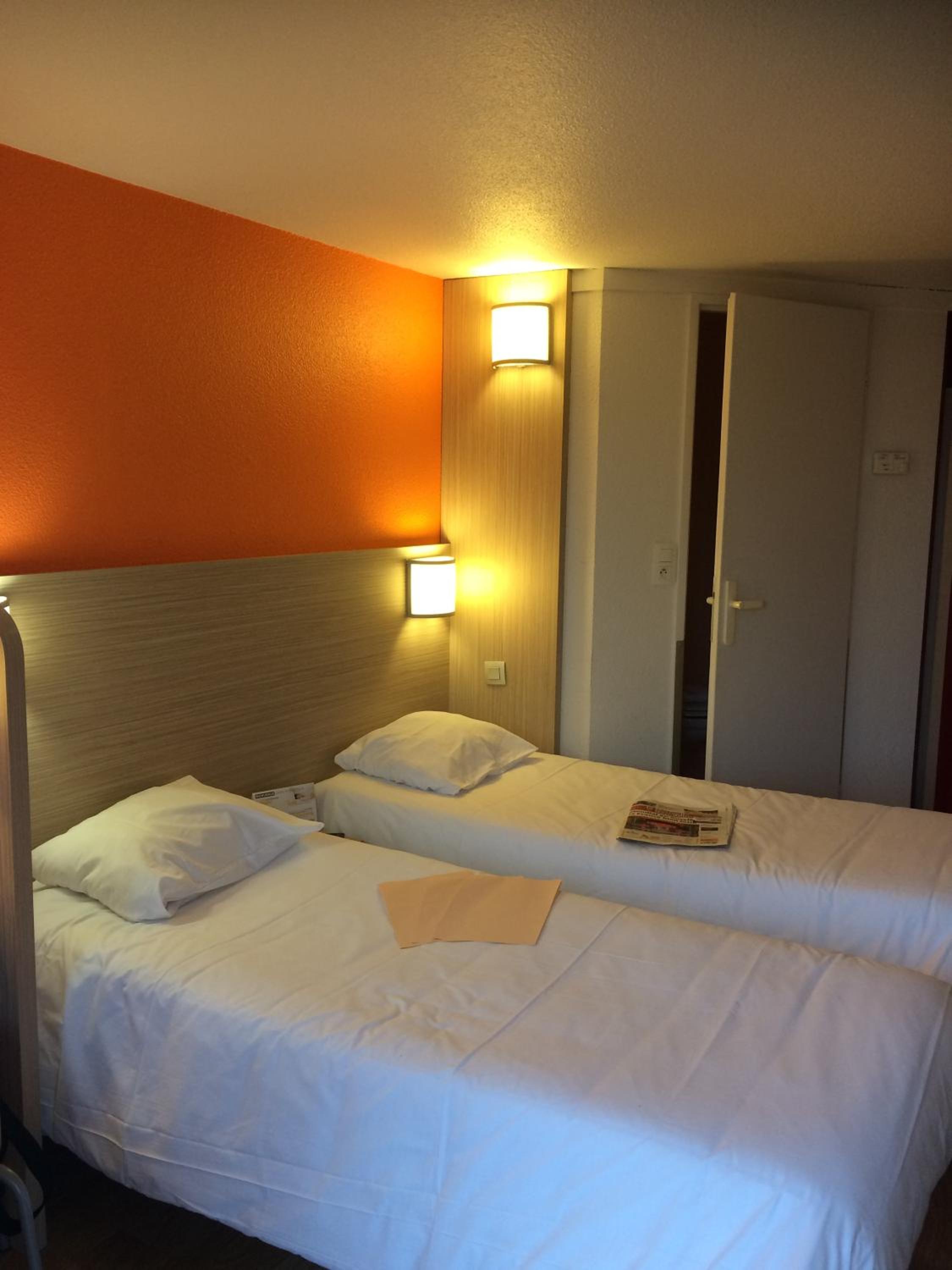 Twin Room - Photo 1