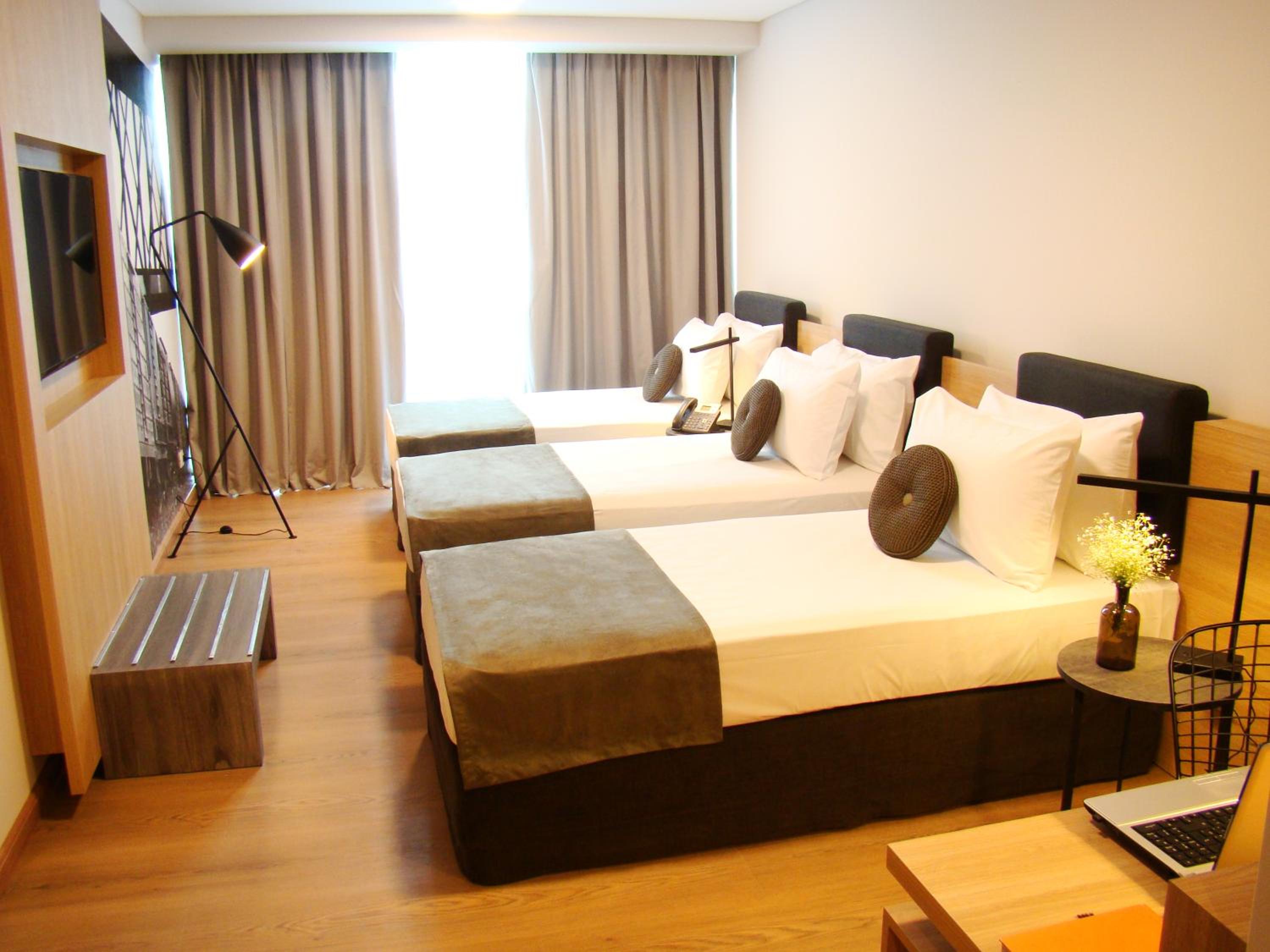 Triple Room with Three Single Beds - Non Smoking
