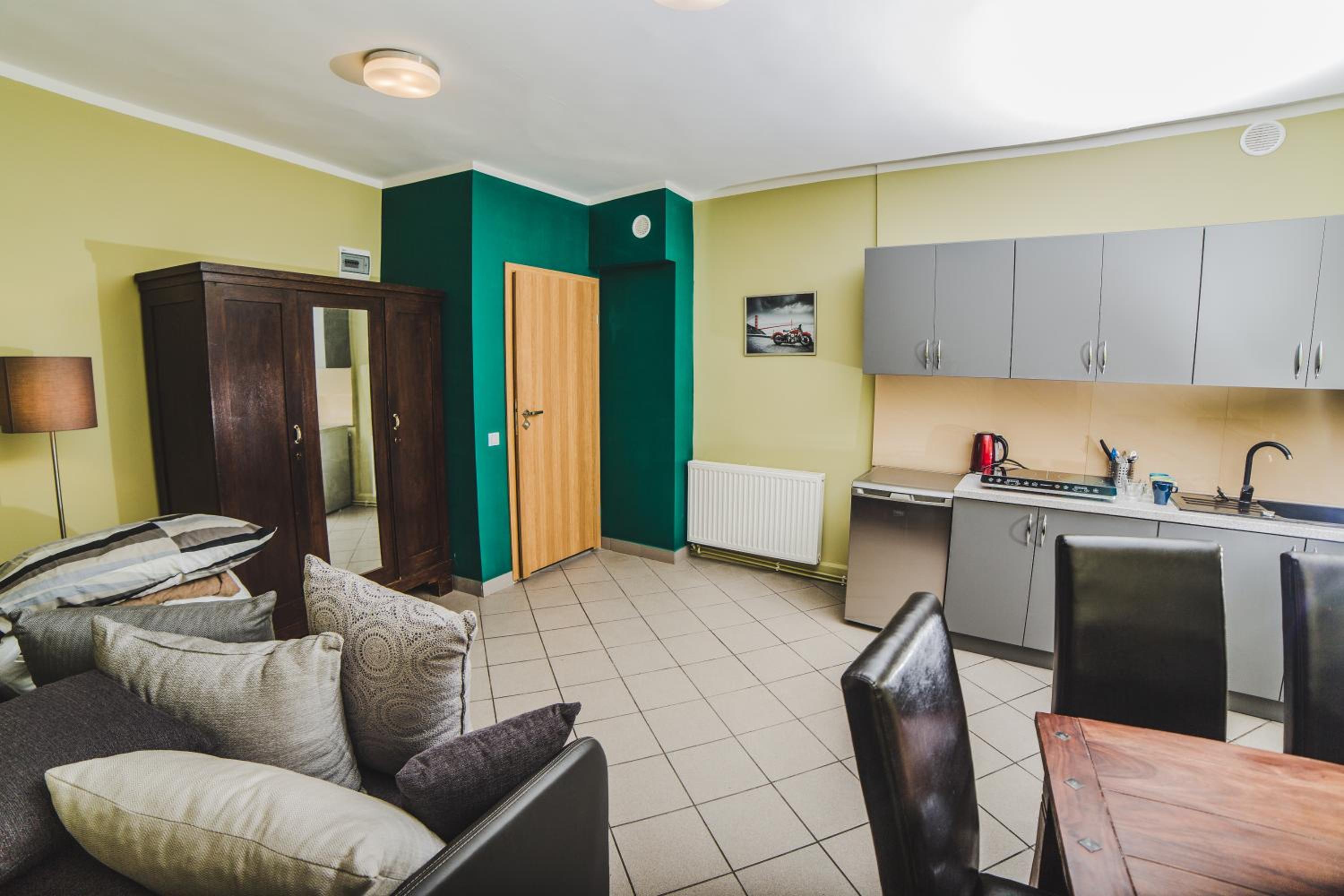 Deluxe Family Room - Photo 5