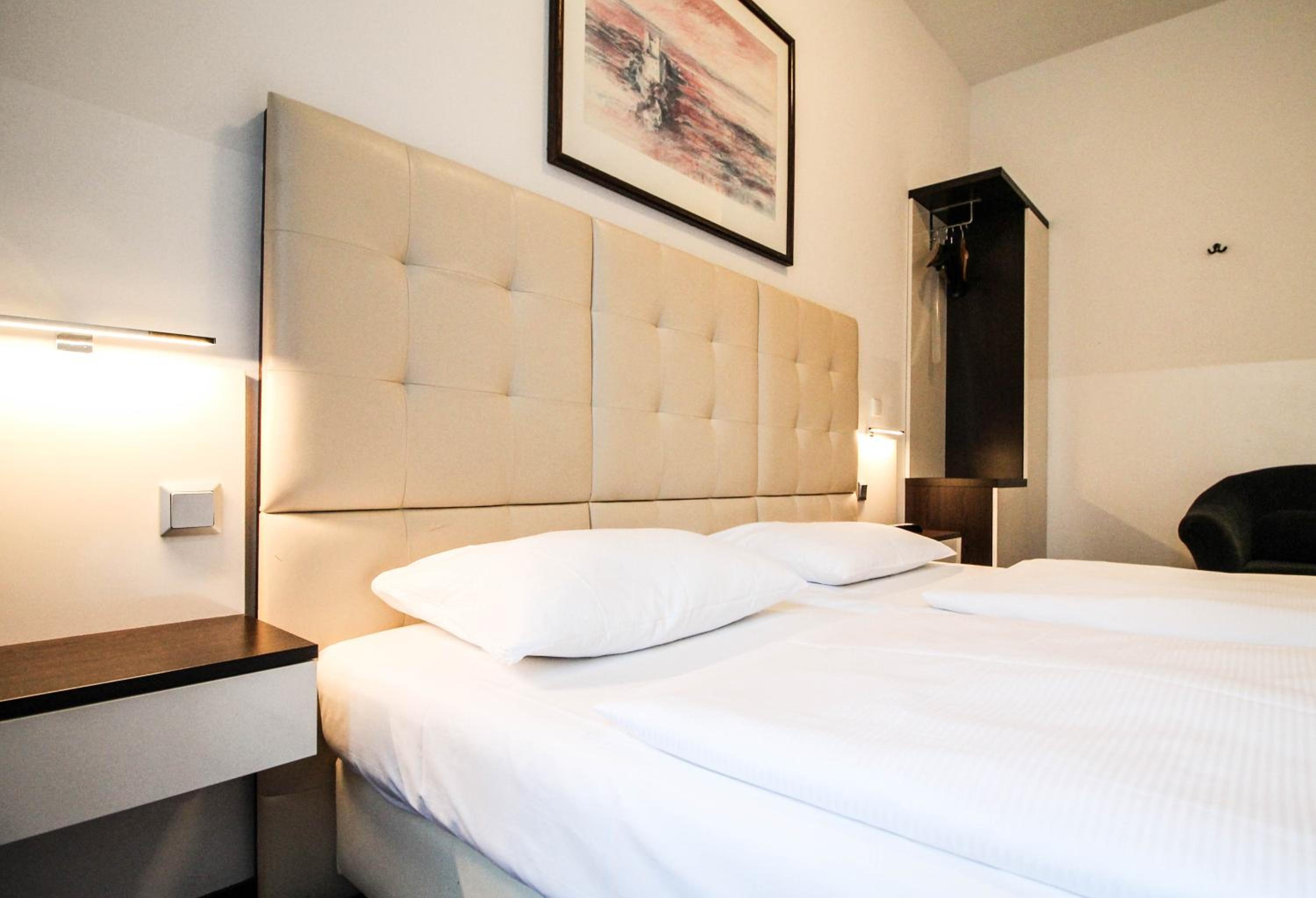 Standard Double or Twin Room photo 3