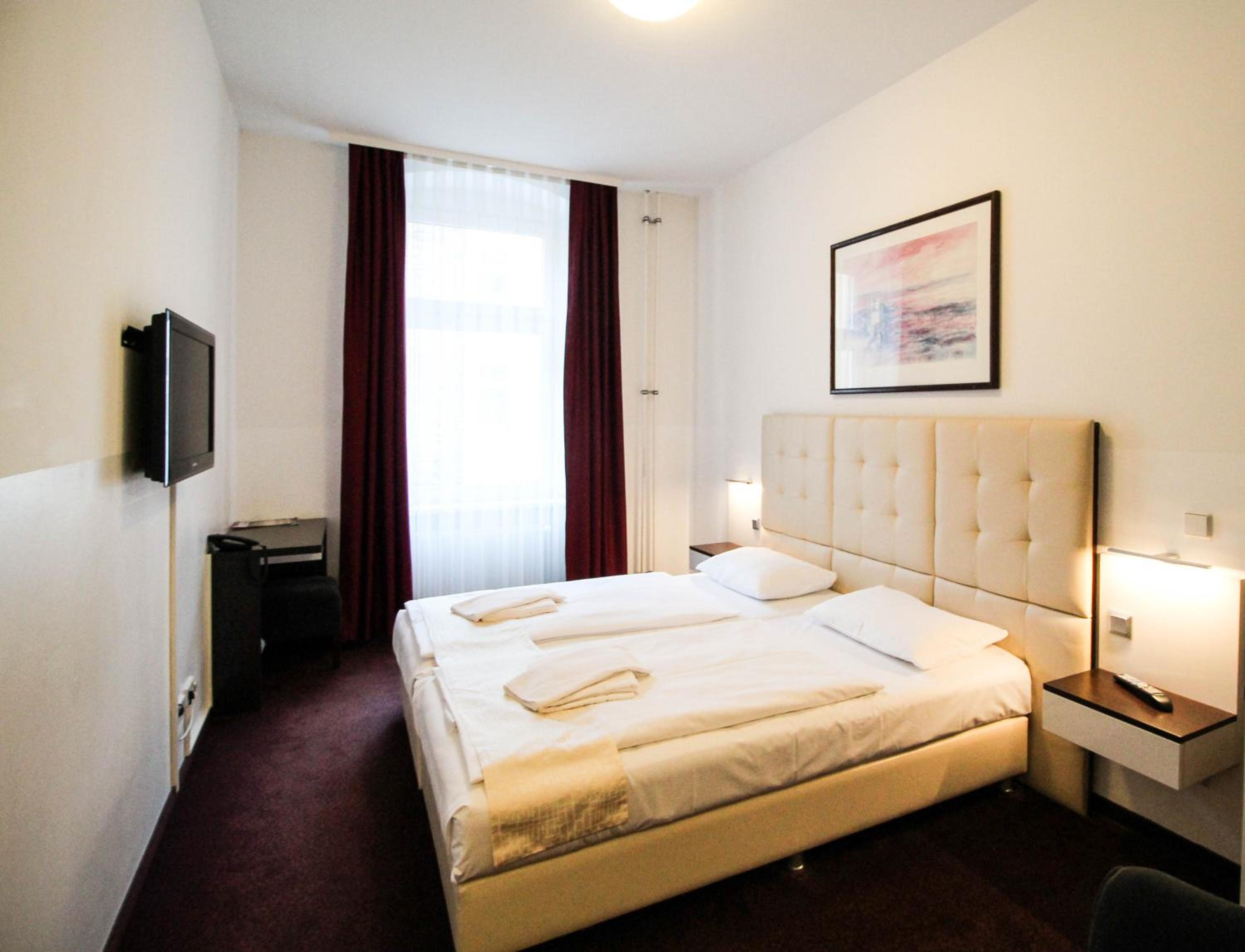 Standard Double or Twin Room photo 2